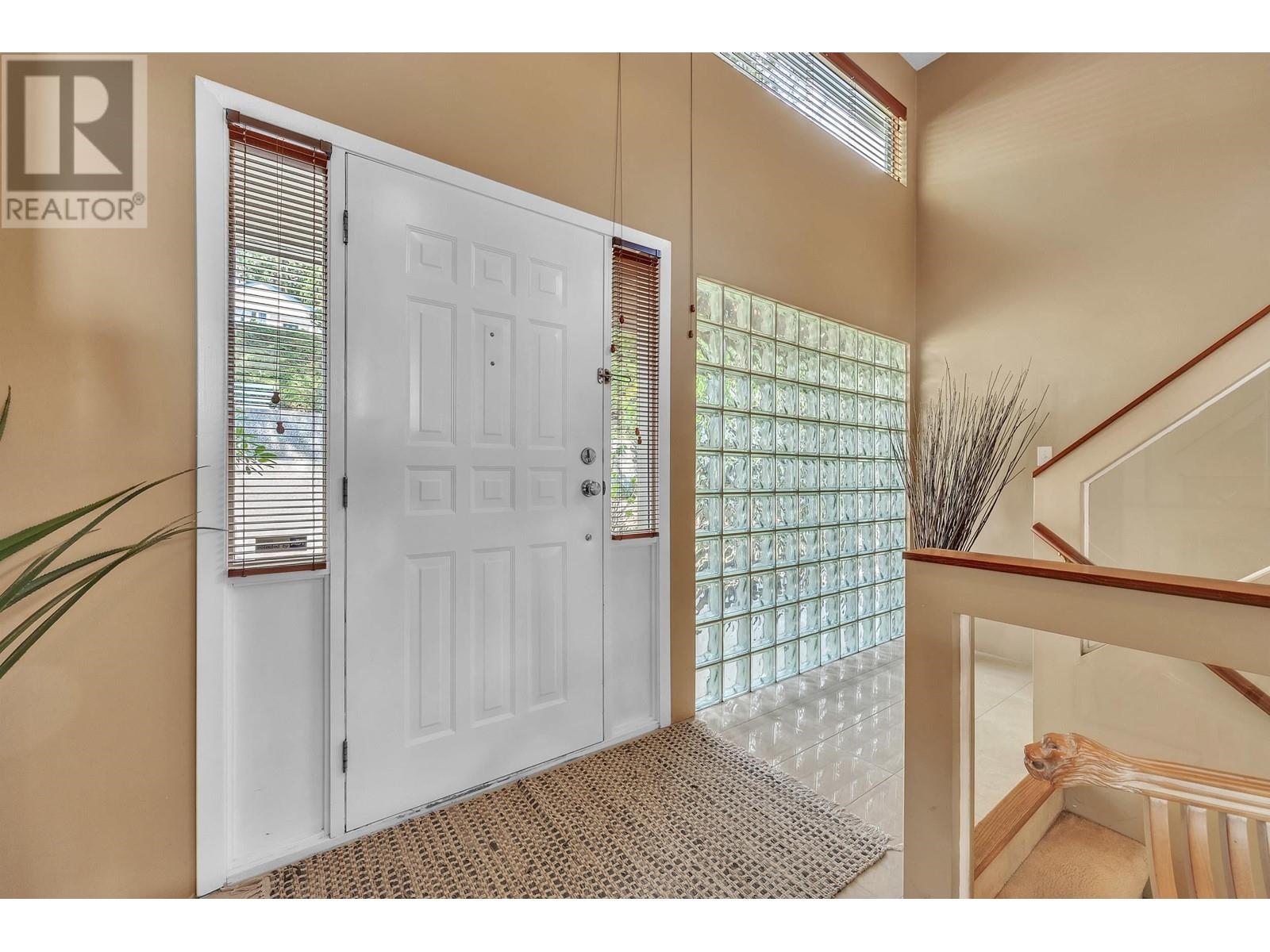 531 Tempe Crescent, North Vancouver, British Columbia  V7N 1E7 - Photo 4 - R3004425