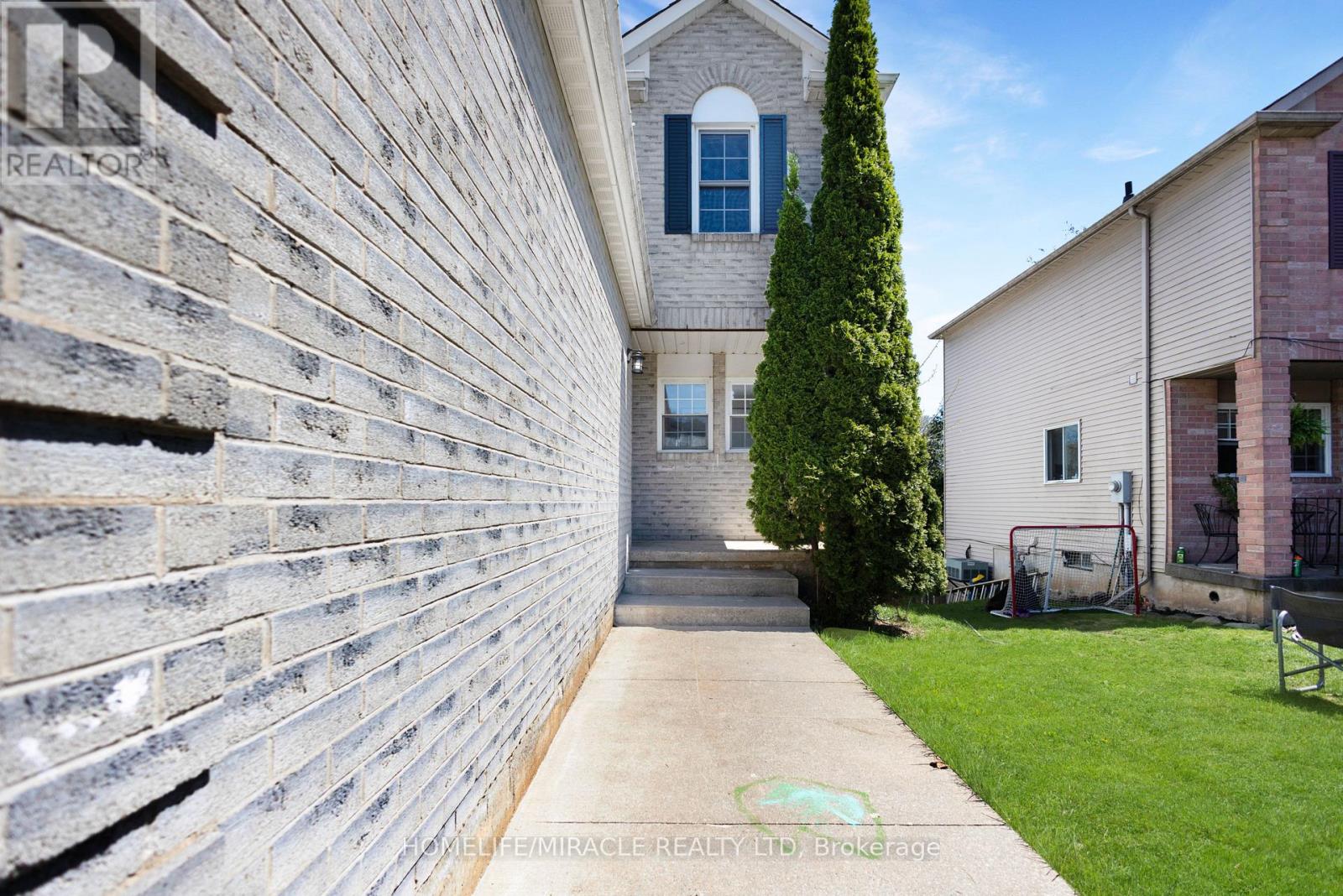 49 D' Aubigny Road, Brantford, Ontario  N3T 6J2 - Photo 2 - X12155544