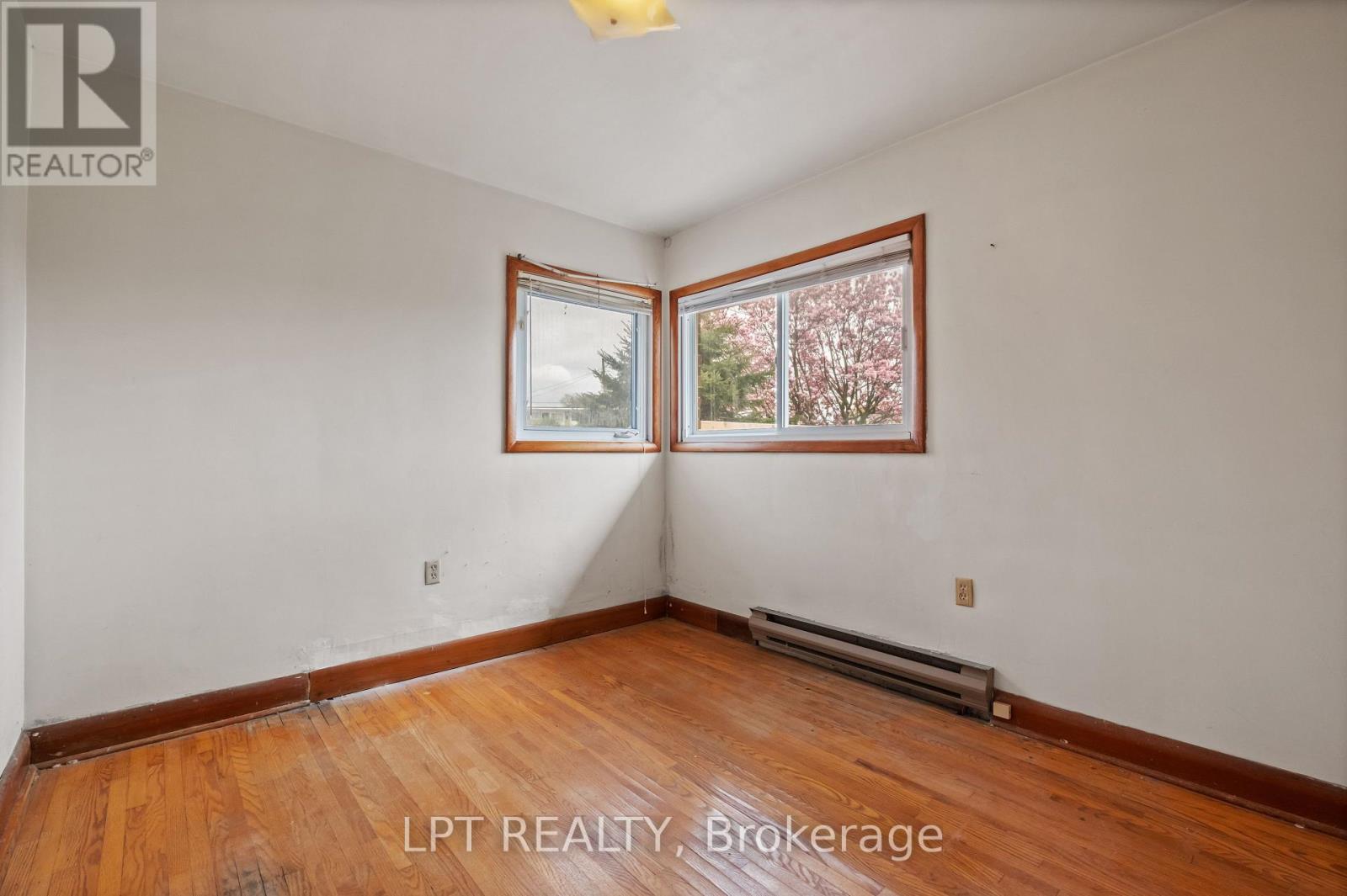32 Jane Avenue, Kingston, Ontario  K7M 3G5 - Photo 10 - X12140419
