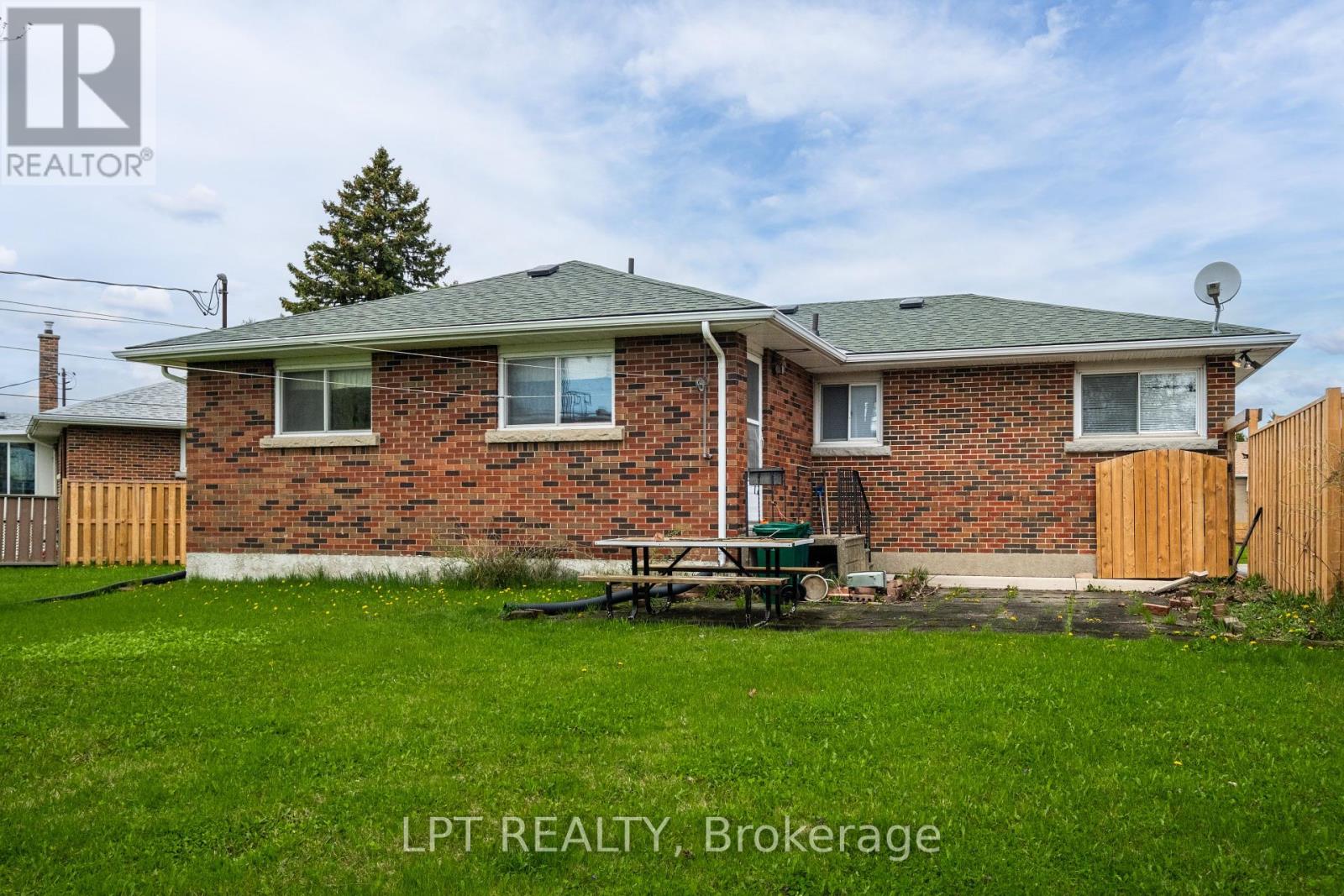 32 Jane Avenue, Kingston, Ontario  K7M 3G5 - Photo 30 - X12140419