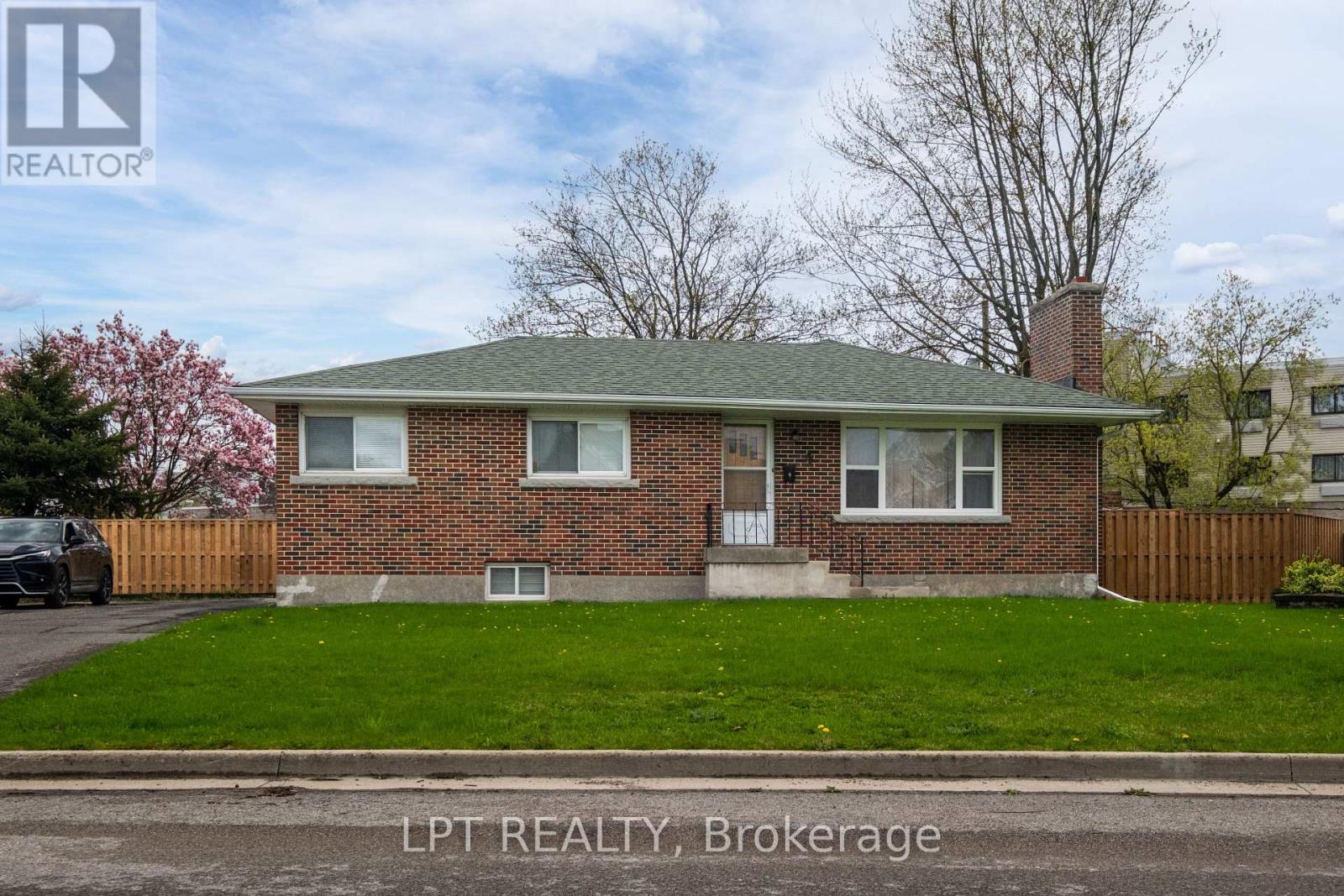 32 Jane Avenue, Kingston, Ontario  K7M 3G5 - Photo 34 - X12140419