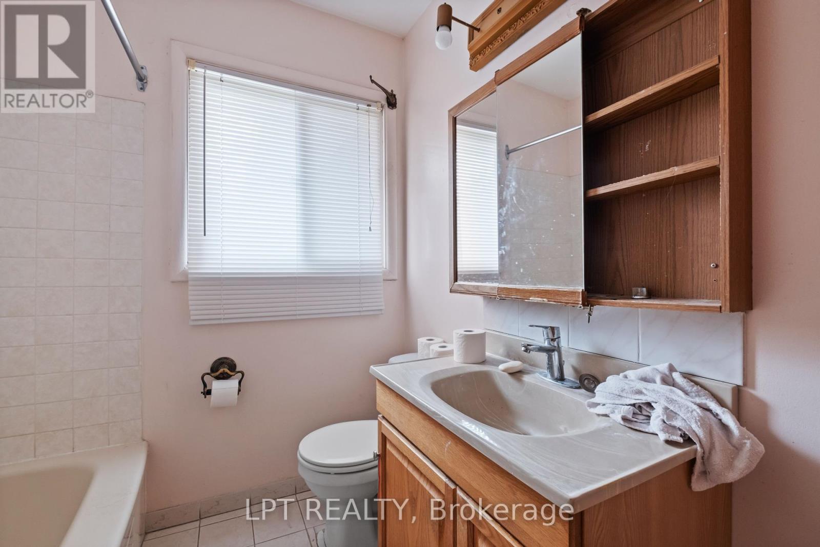 32 Jane Avenue, Kingston, Ontario  K7M 3G5 - Photo 15 - X12140419