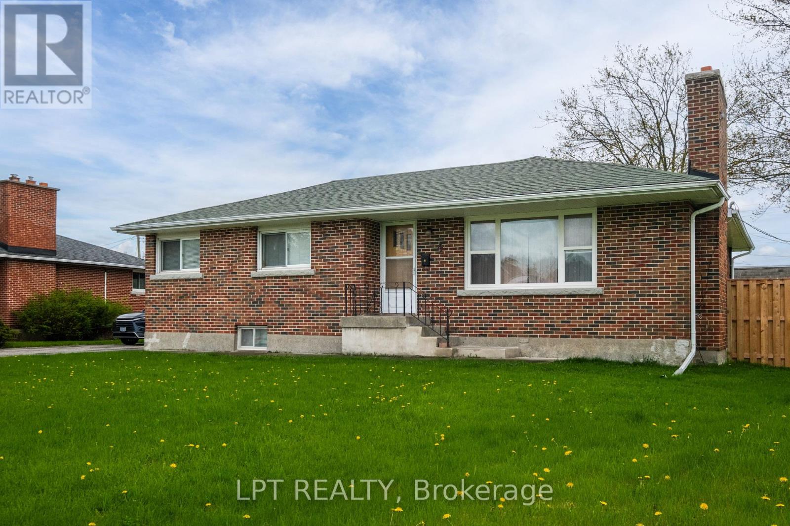 32 Jane Avenue, Kingston, Ontario  K7M 3G5 - Photo 35 - X12140419