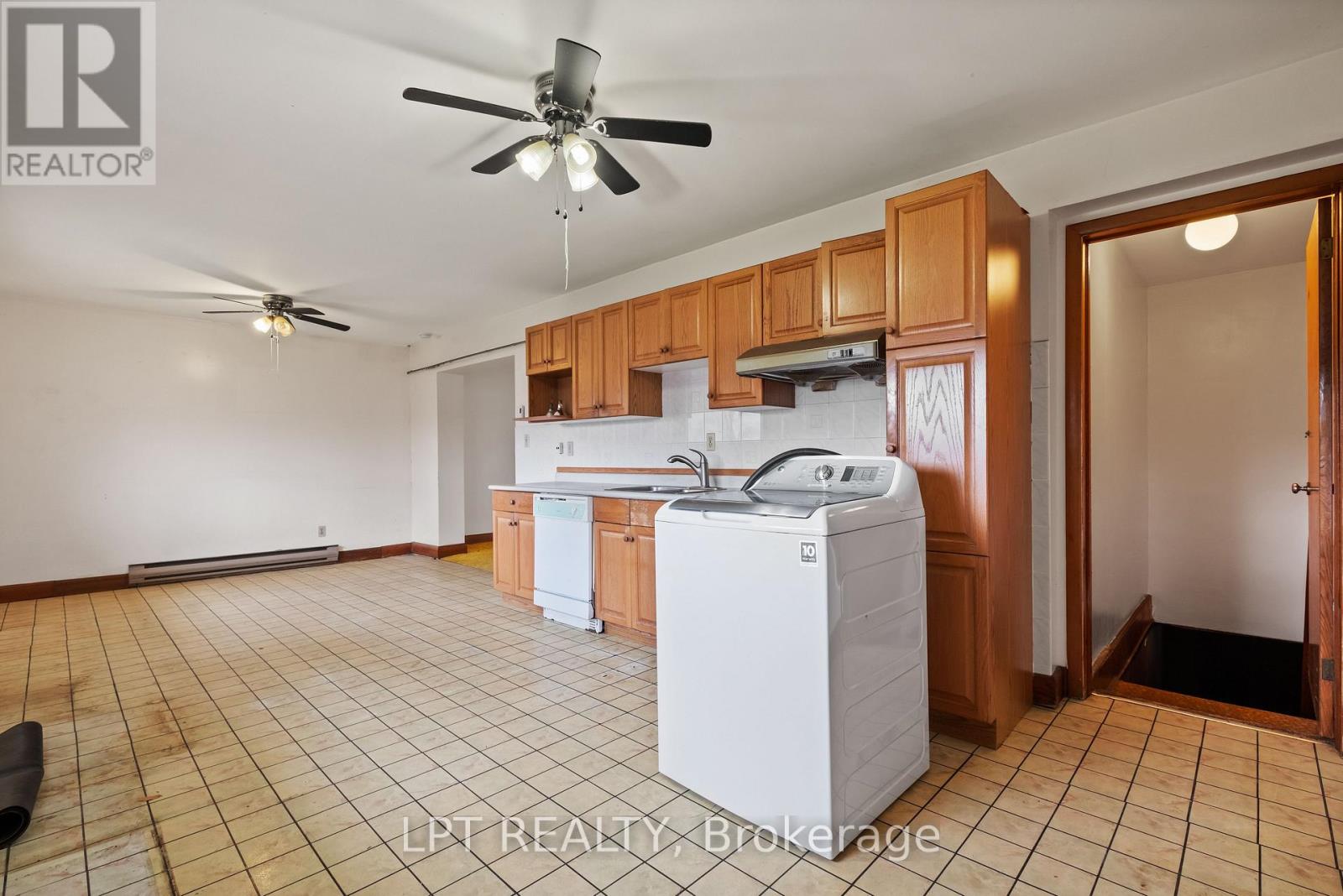 32 Jane Avenue, Kingston, Ontario  K7M 3G5 - Photo 8 - X12140419