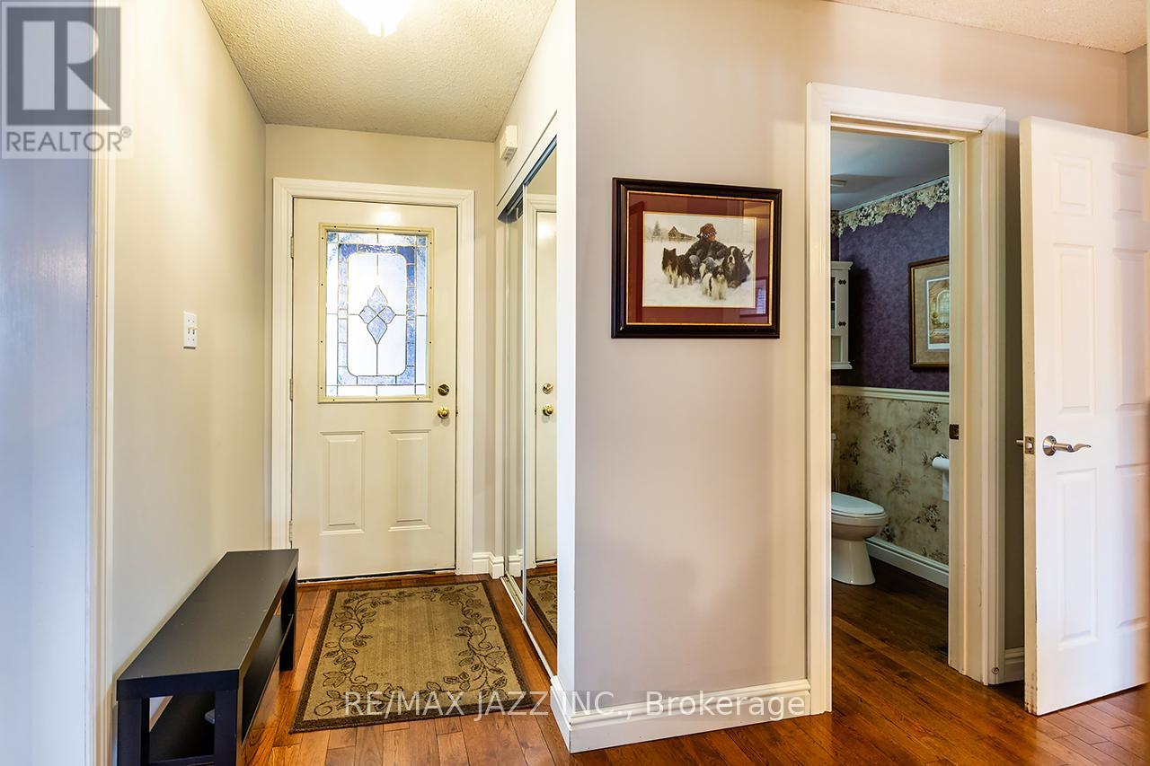 7 Barwick Court, Whitby, Ontario  L1N 9C2 - Photo 6 - E12166879