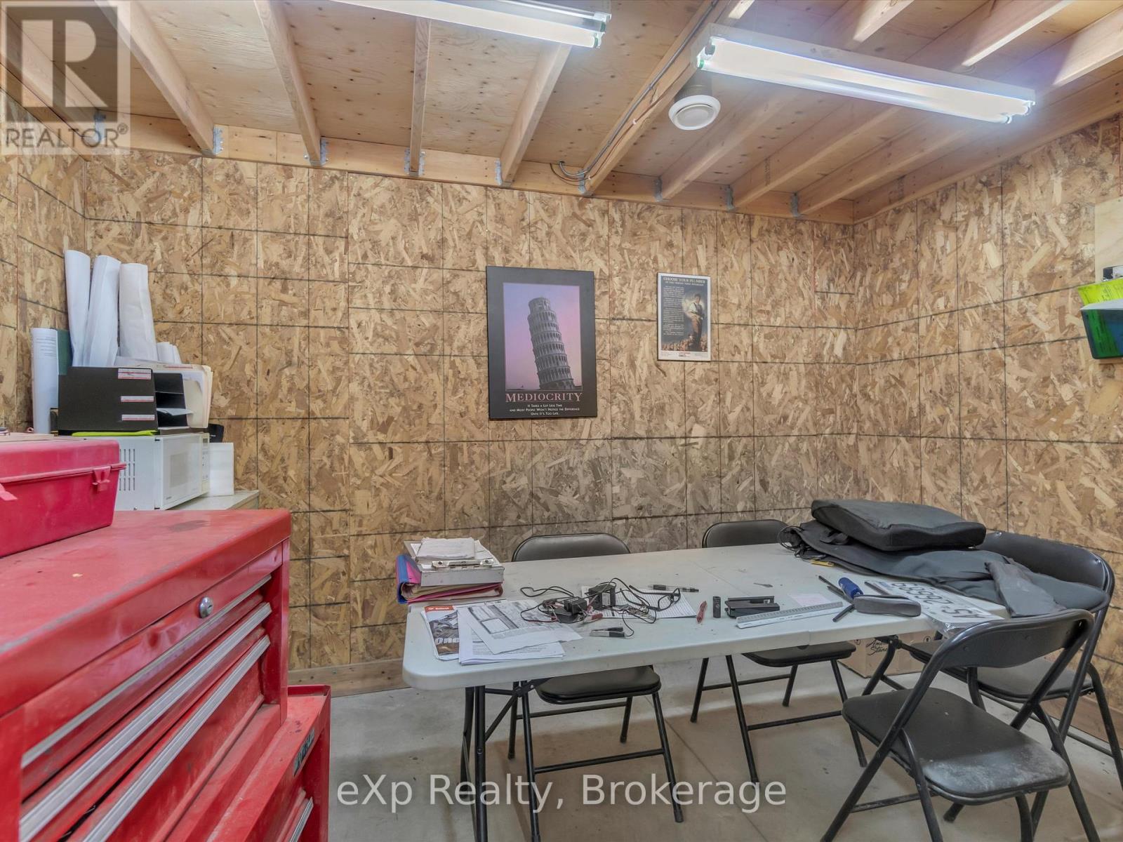 1118 Winhara Road, Gravenhurst, Ontario  P1P 1R1 - Photo 21 - X12166882