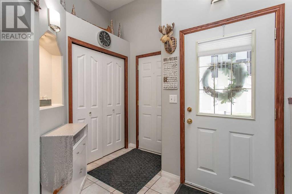 3 Regal Close, Lacombe, Alberta  T4L 2H5 - Photo 2 - A2223547