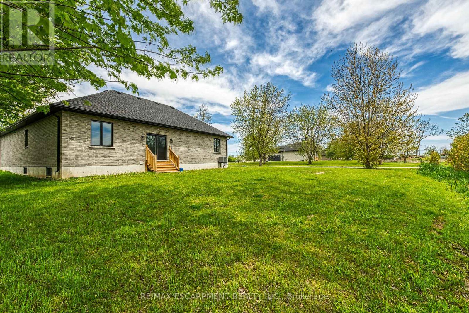 786 South Coast Drive, Haldimand, Ontario  N0A 1P0 - Photo 3 - X12166735