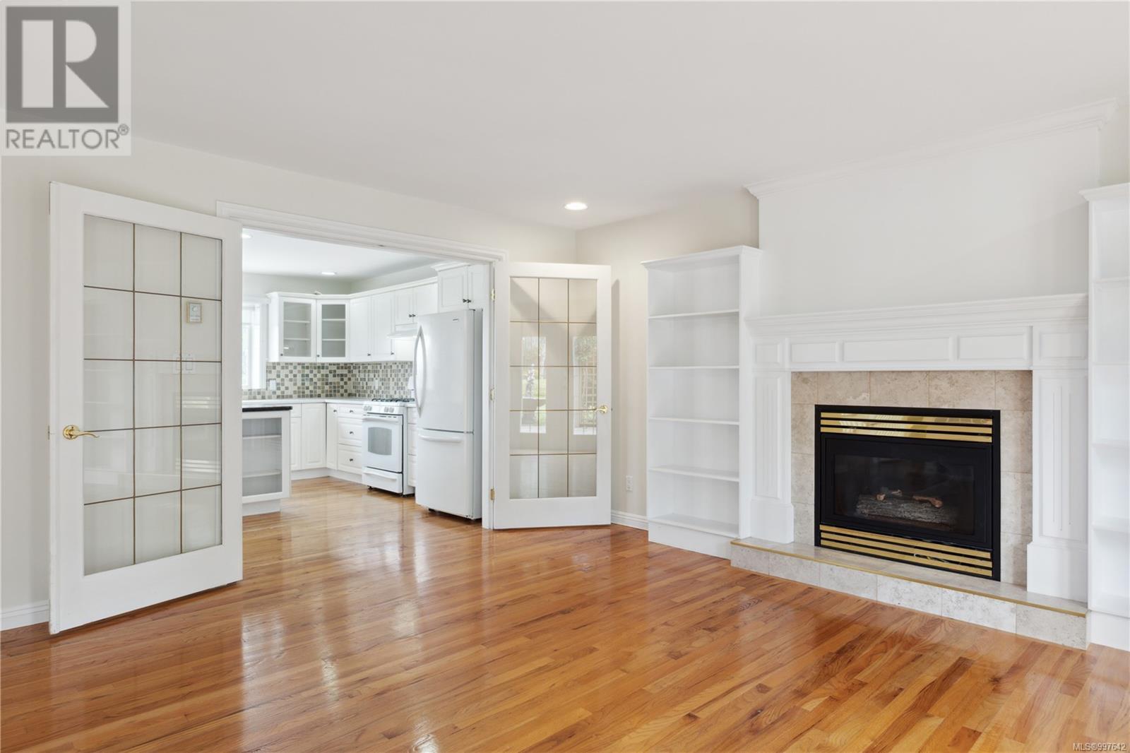 Property at 1651 Swan Cres image 2