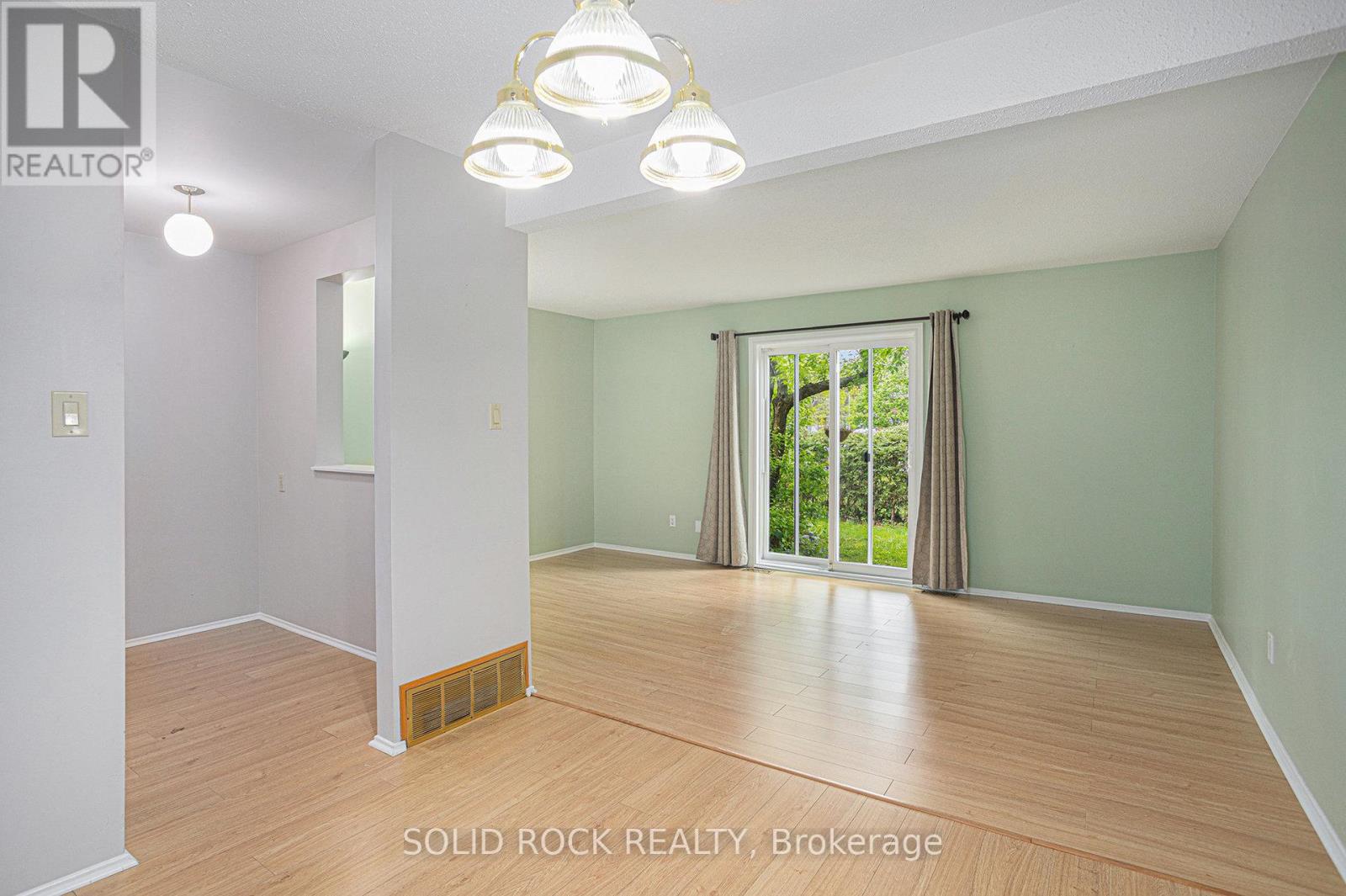 422 Sandhamn Private, Ottawa, Ontario  K1T 2Z1 - Photo 4 - X12166848