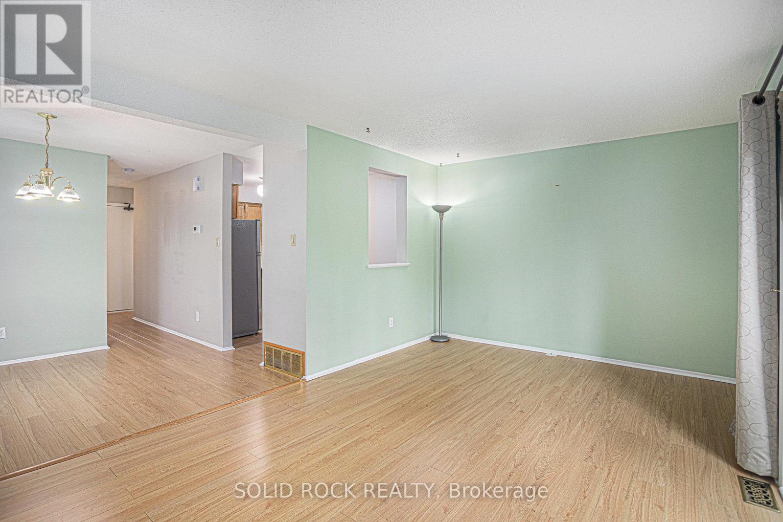 422 Sandhamn Private, Ottawa, Ontario  K1T 2Z1 - Photo 7 - X12166848