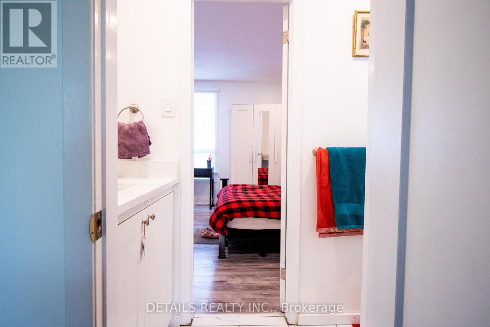 2410 Orient Park Drive, Ottawa, Ontario  K1B 5B3 - Photo 11 - X12166938