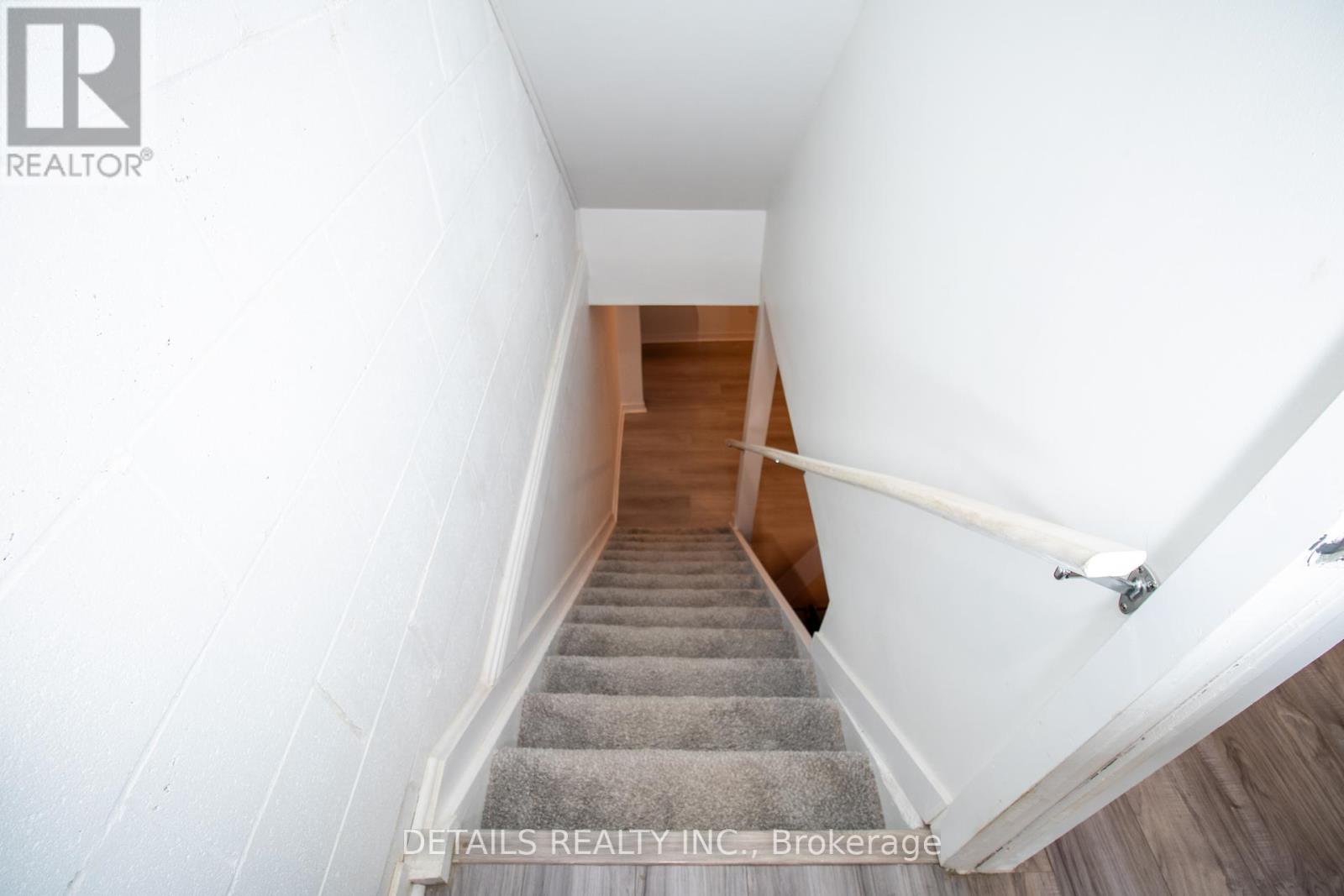 2410 Orient Park Drive, Ottawa, Ontario  K1B 5B3 - Photo 18 - X12166938