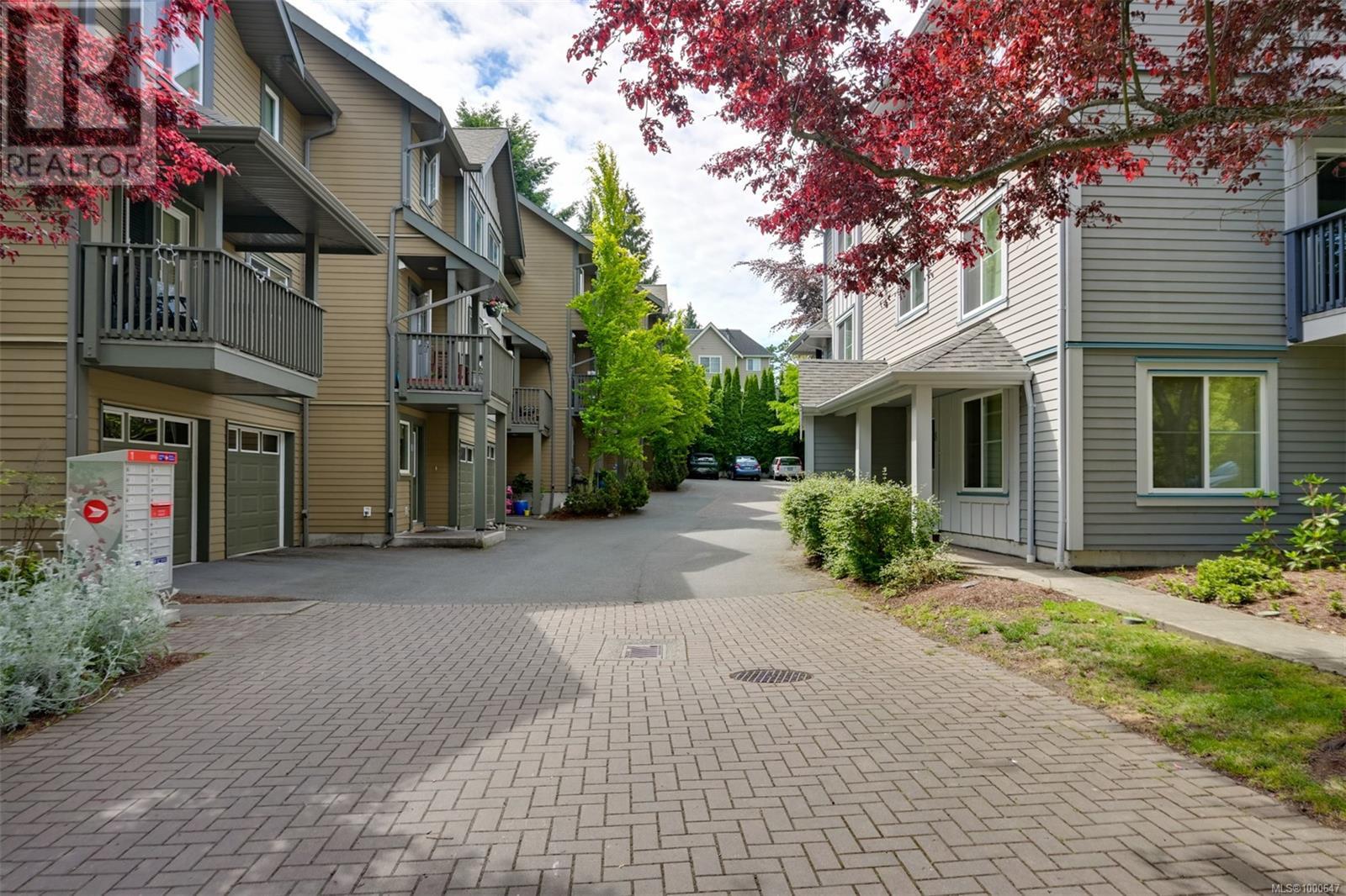 Property at 2 1405 Mallek Cres image 2