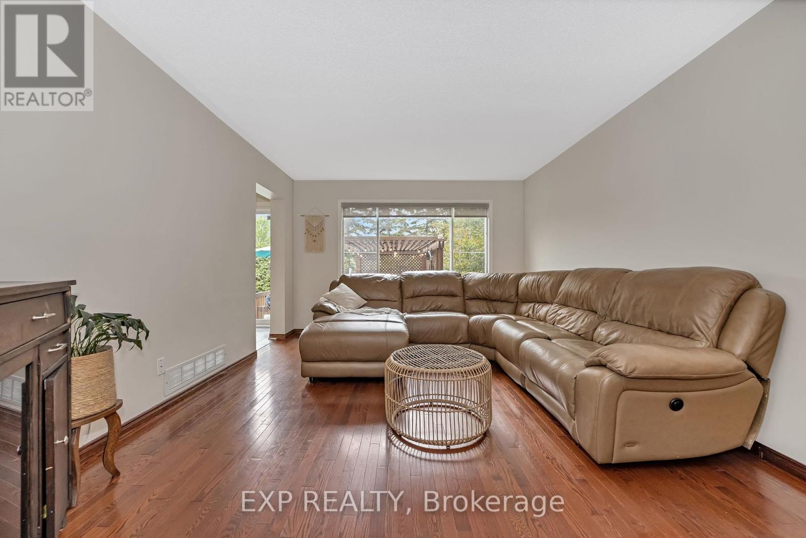 6174 Arbourwood Drive, Ottawa, Ontario  K1C 7L5 - Photo 10 - X12165981