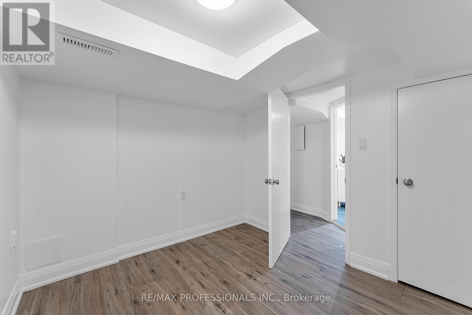 875 Royal York Road, Toronto, Ontario  M8Y 2V5 - Photo 41 - W12166056