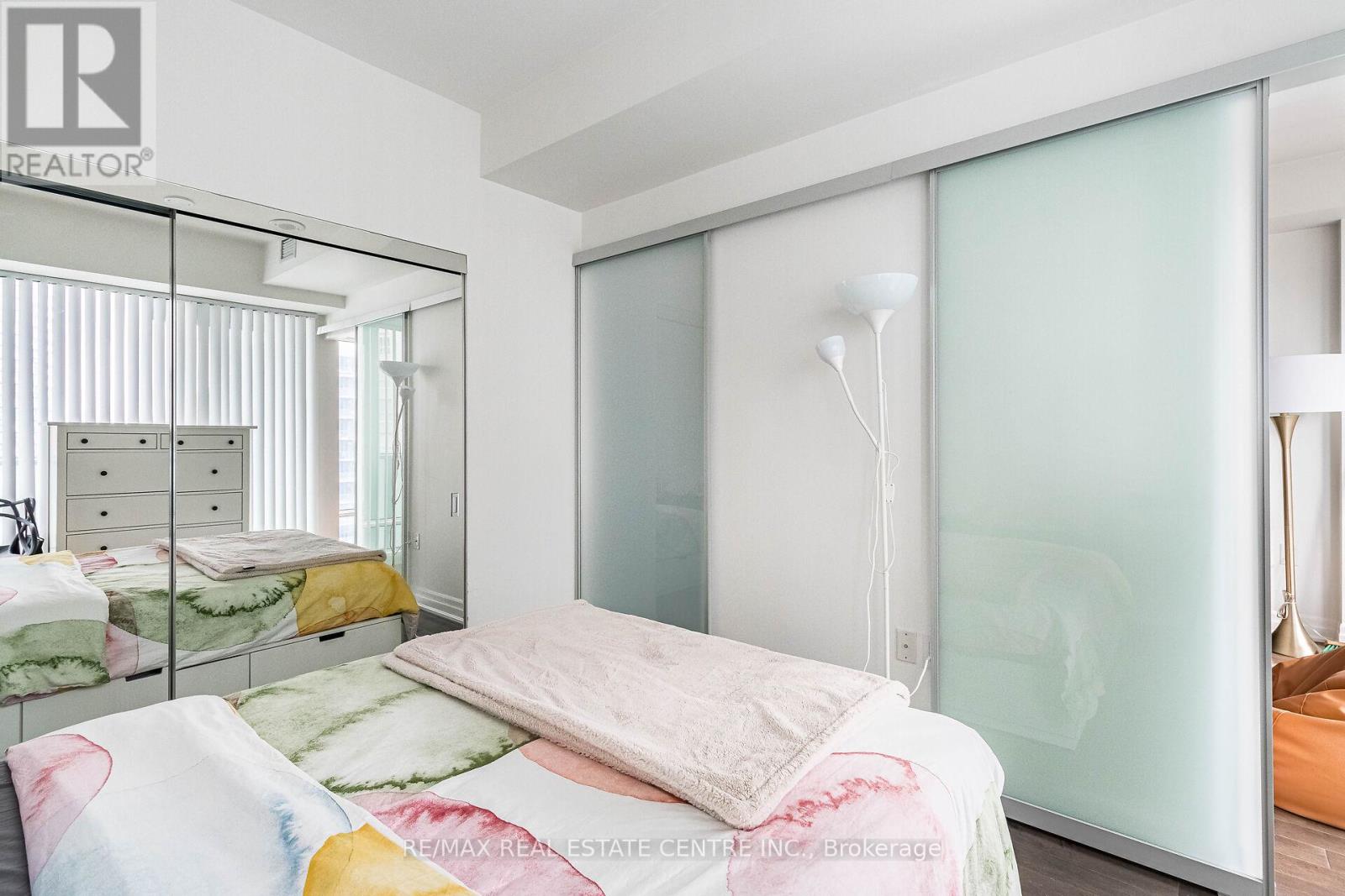 1610 - 8 The Esplanade, Toronto, Ontario  M5E 0A6 - Photo 16 - C12166839