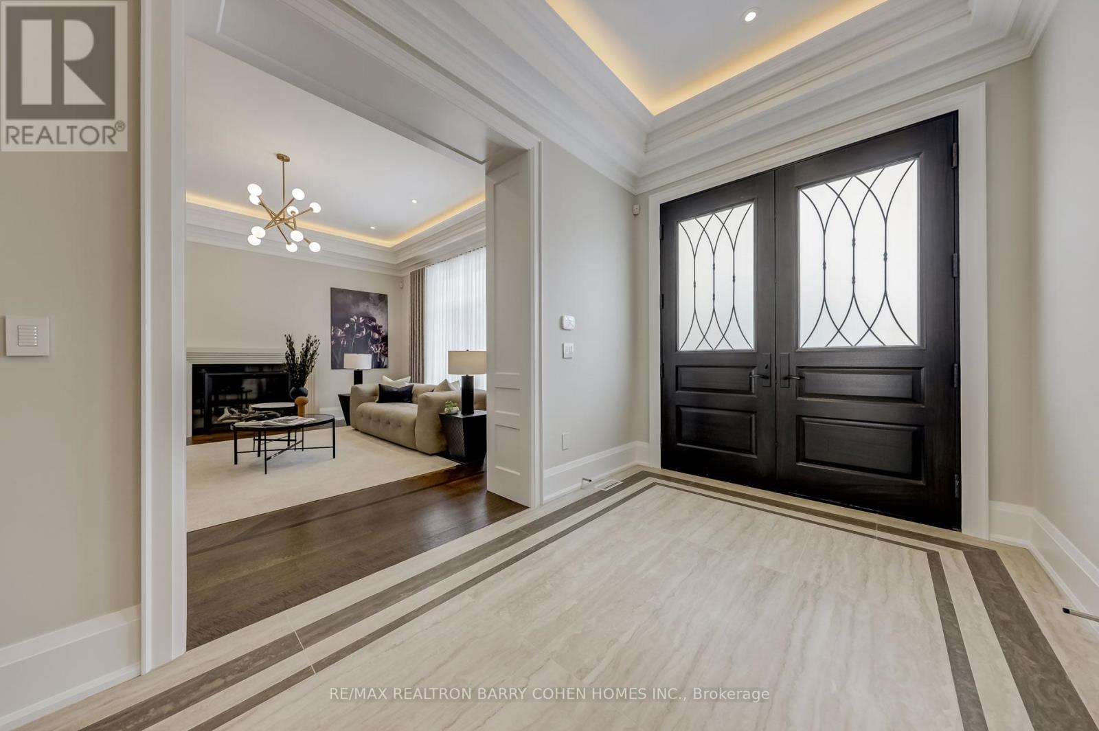 Property at 189 OLD YONGE STREET image 4