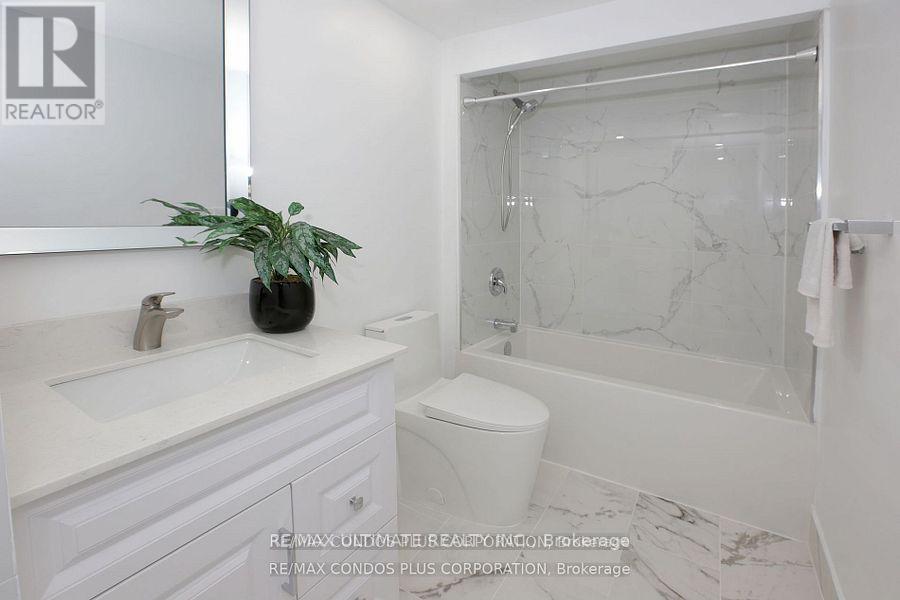 601 - 77 Harbour Square, Toronto, Ontario  M5J 2S2 - Photo 12 - C12166899