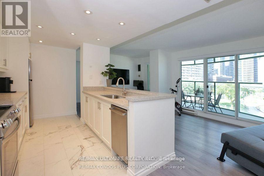 601 - 77 Harbour Square, Toronto, Ontario  M5J 2S2 - Photo 2 - C12166960