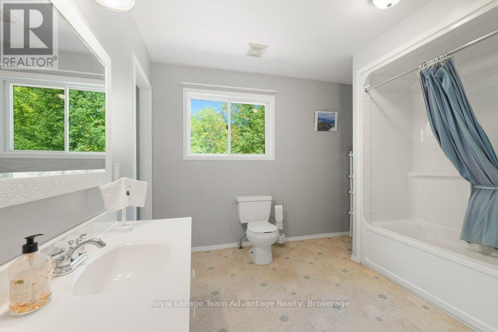 52 Little Otter Lane, Seguin, Ontario  P2A 0B2 - Photo 37 - X12165215