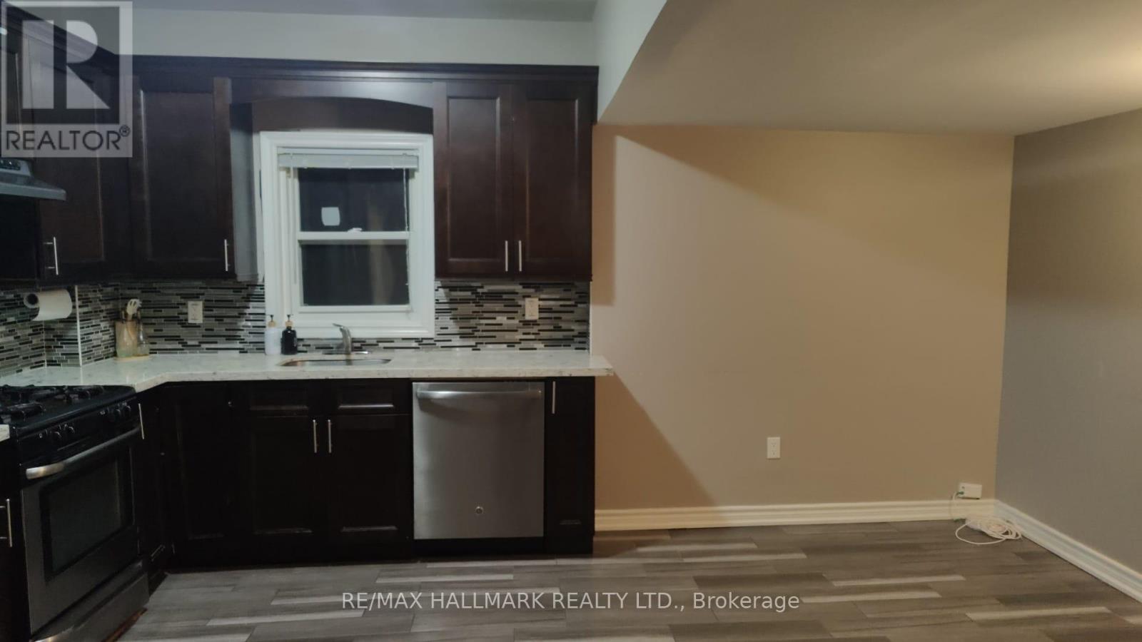 32 Bastedo Avenue, Toronto, Ontario  M4C 3M7 - Photo 3 - E12166826