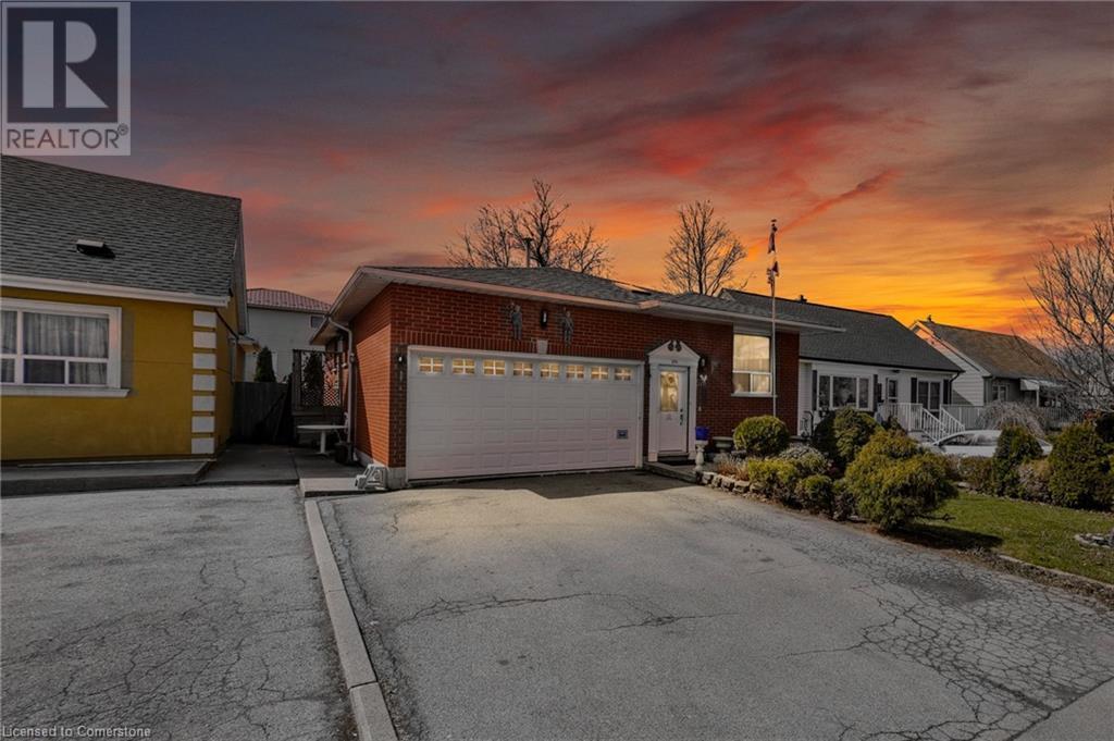 576 STONE CHURCH Road E, hamilton, Ontario