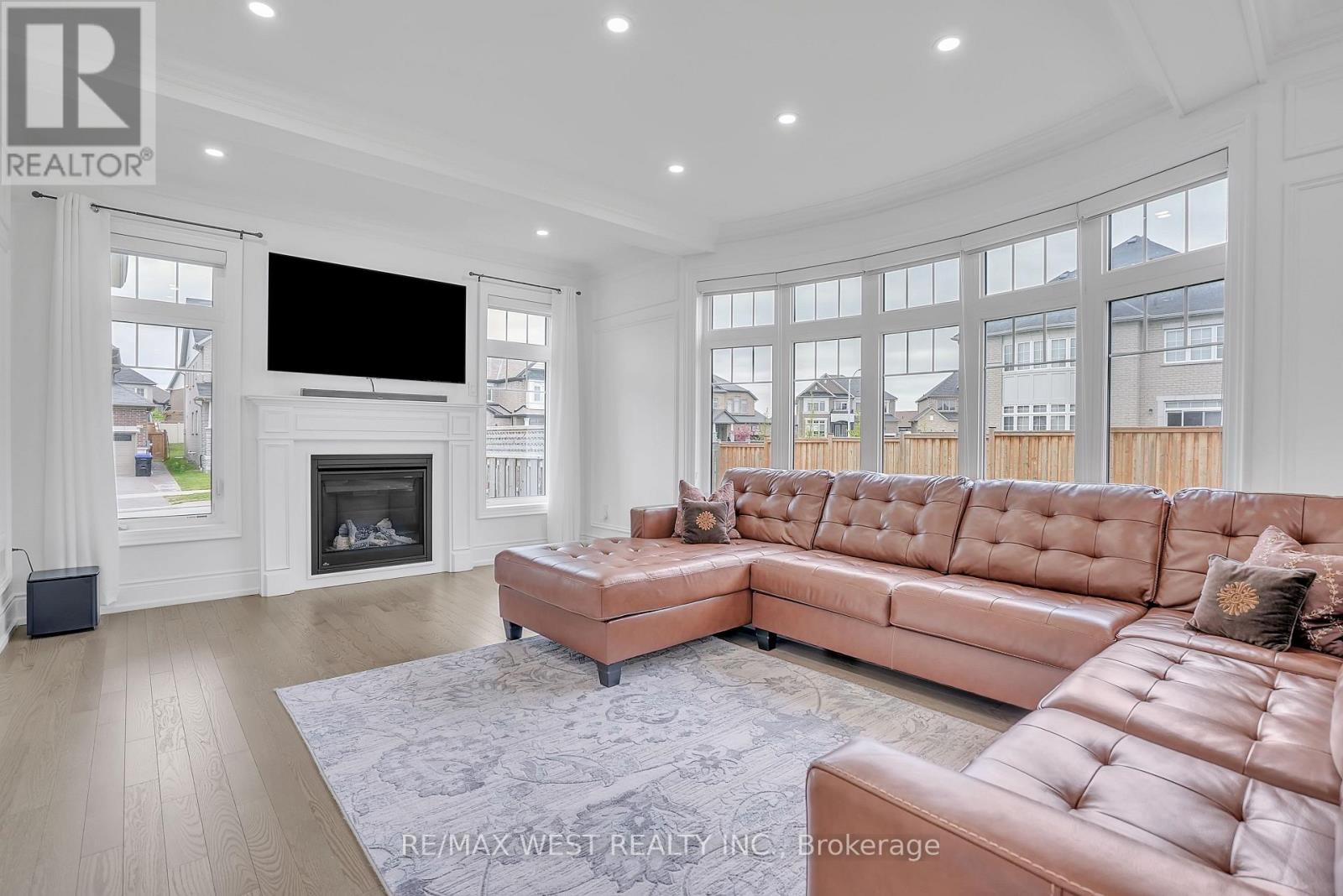 Property at 1020 LARTER STREET image 3