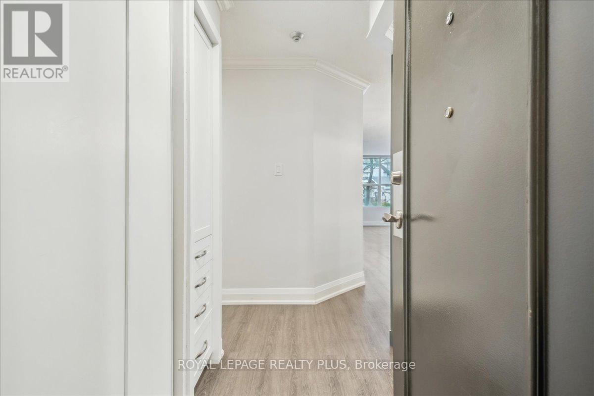 304 - 250 Davis Drive, Newmarket, Ontario  L3Y 7T7 - Photo 6 - N12166892