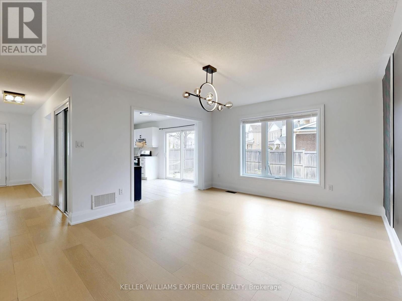 33 Hopper Lane, Newmarket (Woodland Hill), Ontario  L3X 3J6 - Photo 13 - N12166943