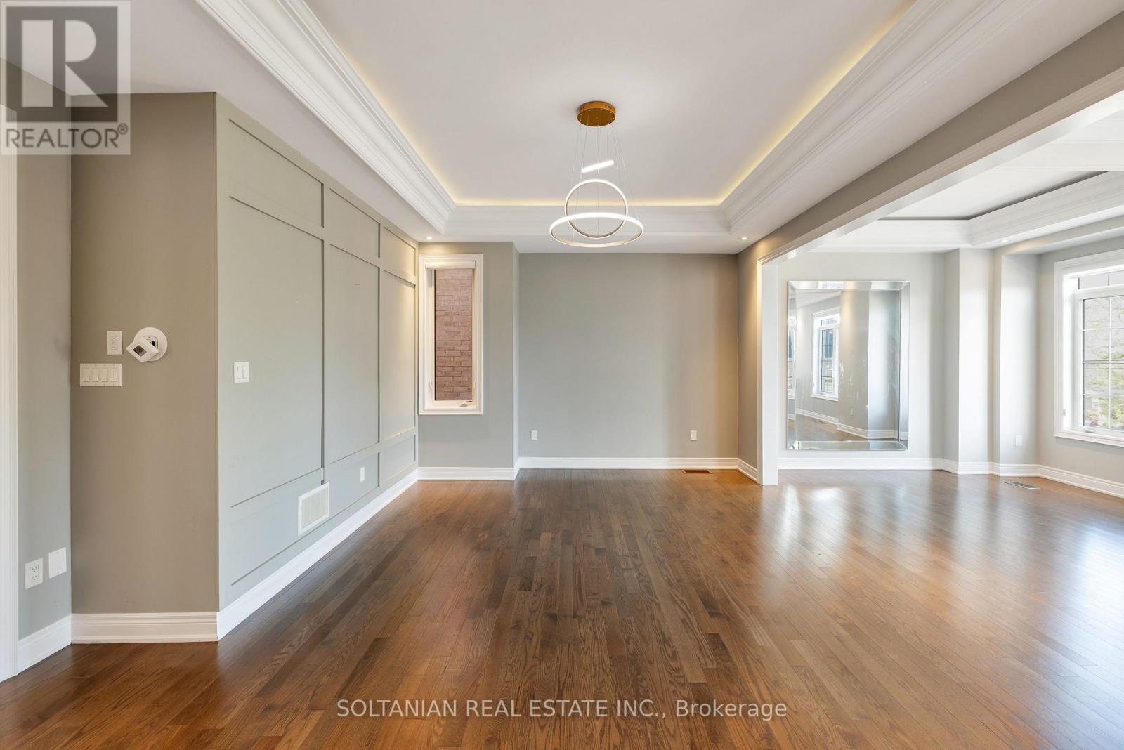 274 Oxford Street, Richmond Hill, Ontario  L4C 7V8 - Photo 6 - N12166981