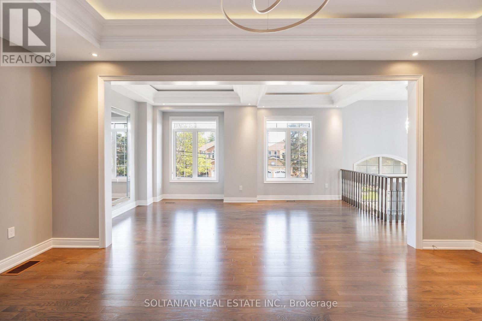 274 Oxford Street, Richmond Hill, Ontario  L4C 7V8 - Photo 9 - N12166981