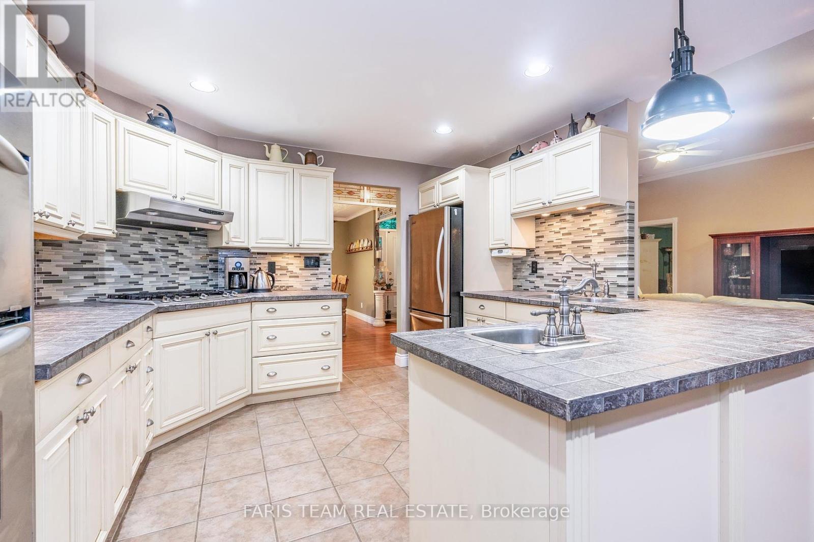 22 O'donnell Court, Penetanguishene, Ontario  L9M 2A6 - Photo 7 - S12166813