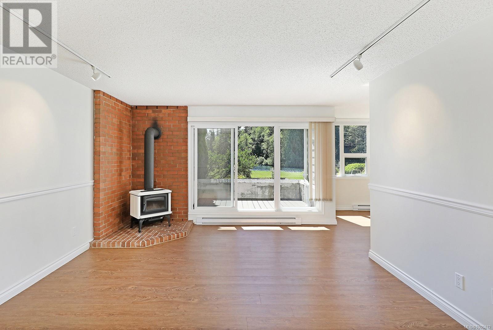 Property at 116 205 1st St image 3