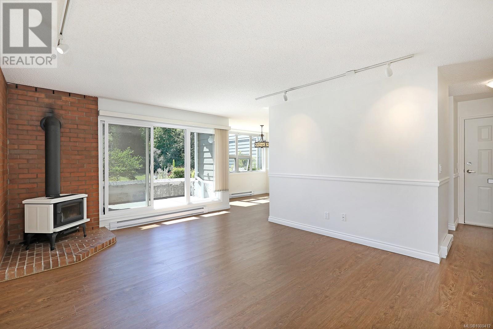 Property at 116 205 1st St image 4