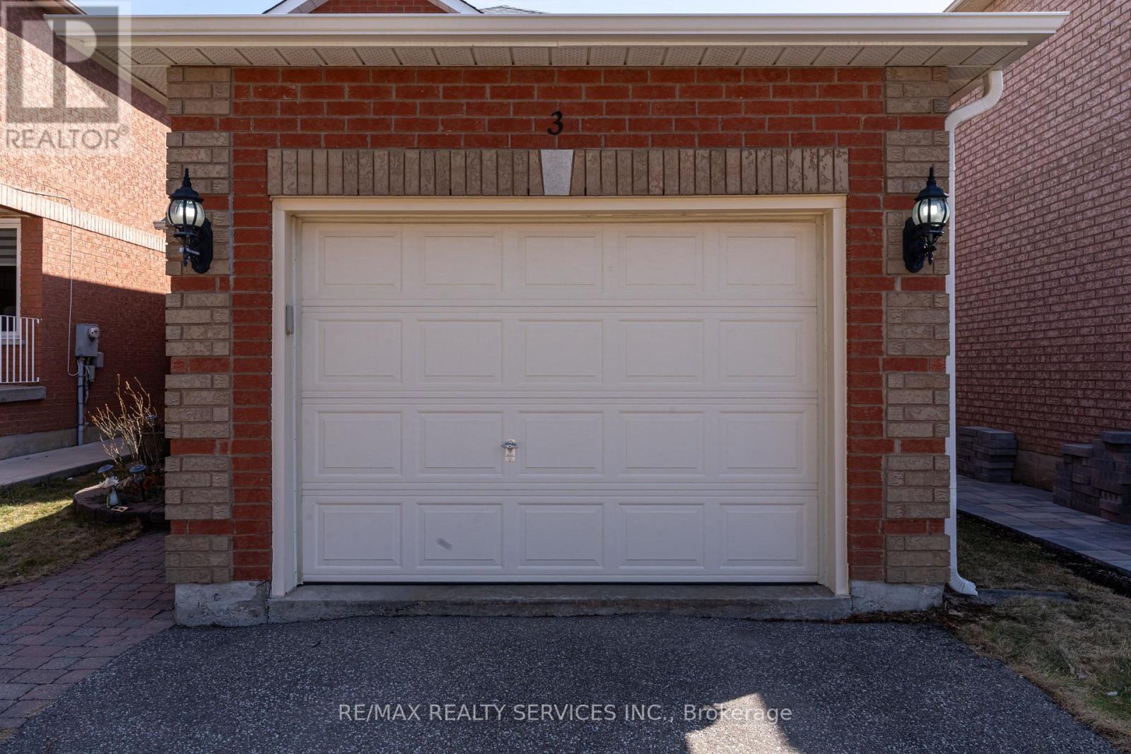 3 White Tail Crescent, Brampton (Fletcher's West), Ontario  L6Y 5C4 - Photo 4 - W12166829