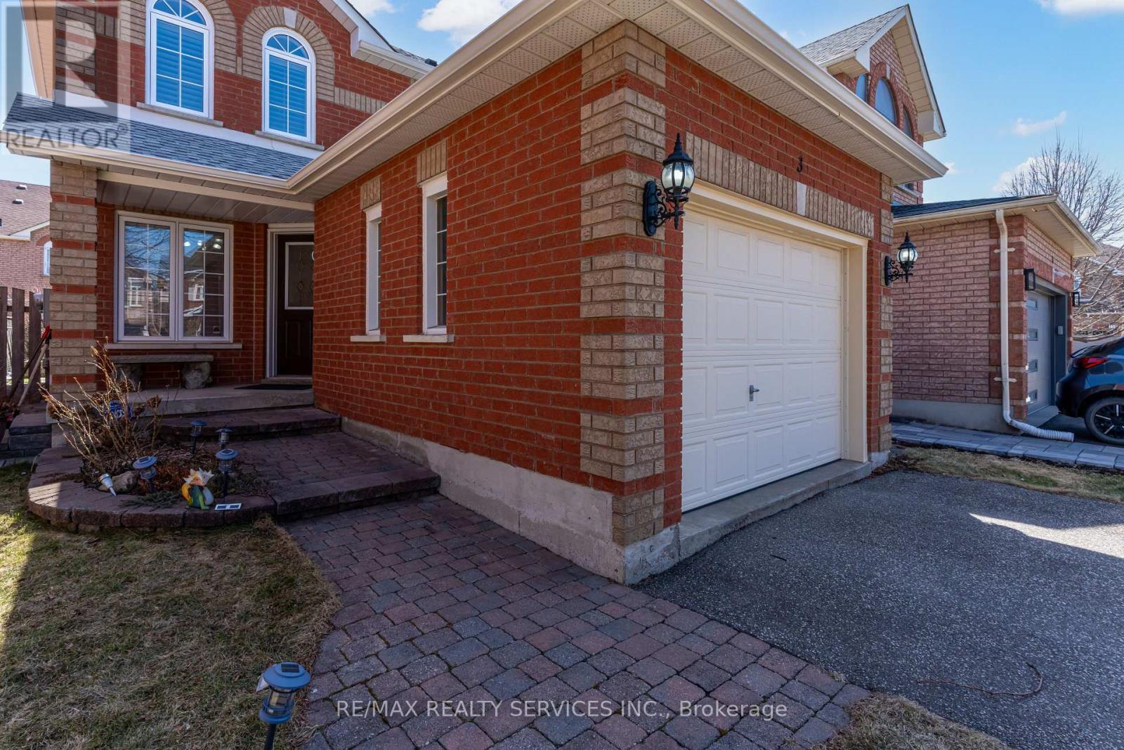3 White Tail Crescent, Brampton (Fletcher's West), Ontario  L6Y 5C4 - Photo 5 - W12166829