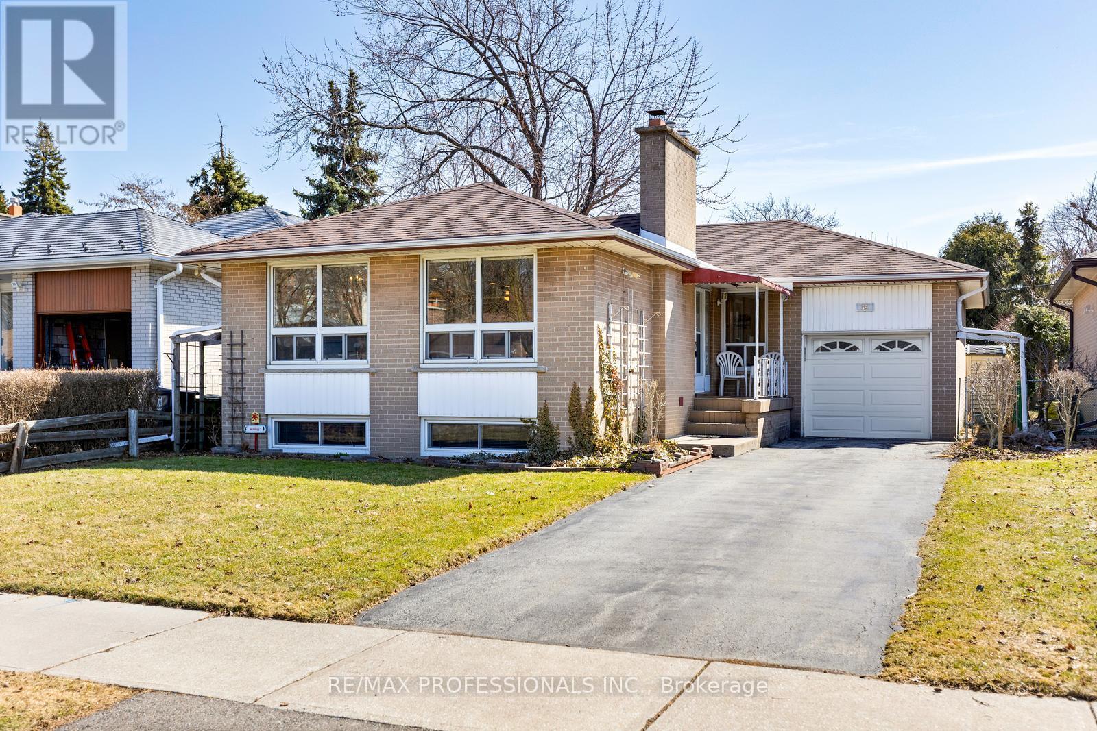 59 Wareside Road, Toronto (Etobicoke West Mall), Ontario  M9C 3B5 - Photo 1 - W12166842