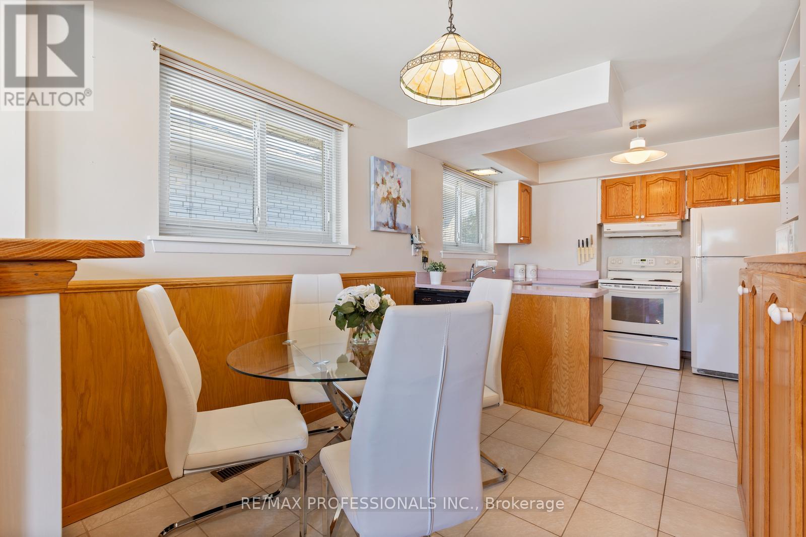 59 Wareside Road, Toronto (Etobicoke West Mall), Ontario  M9C 3B5 - Photo 11 - W12166842