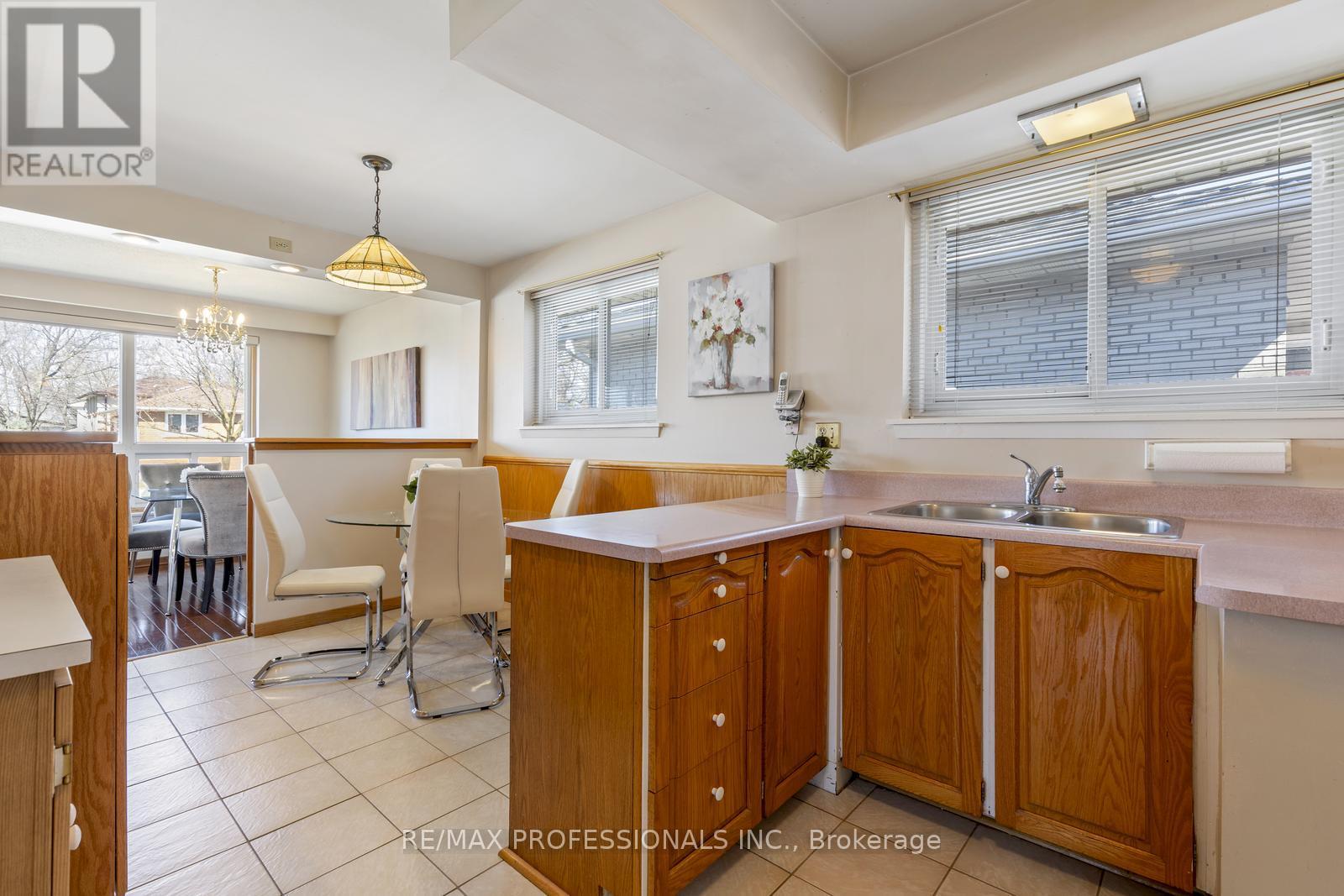 59 Wareside Road, Toronto (Etobicoke West Mall), Ontario  M9C 3B5 - Photo 15 - W12166842