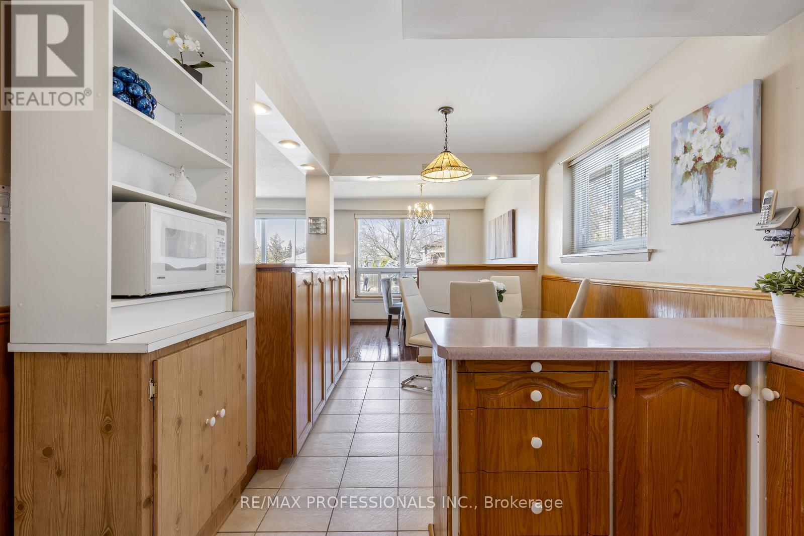 59 Wareside Road, Toronto (Etobicoke West Mall), Ontario  M9C 3B5 - Photo 16 - W12166842