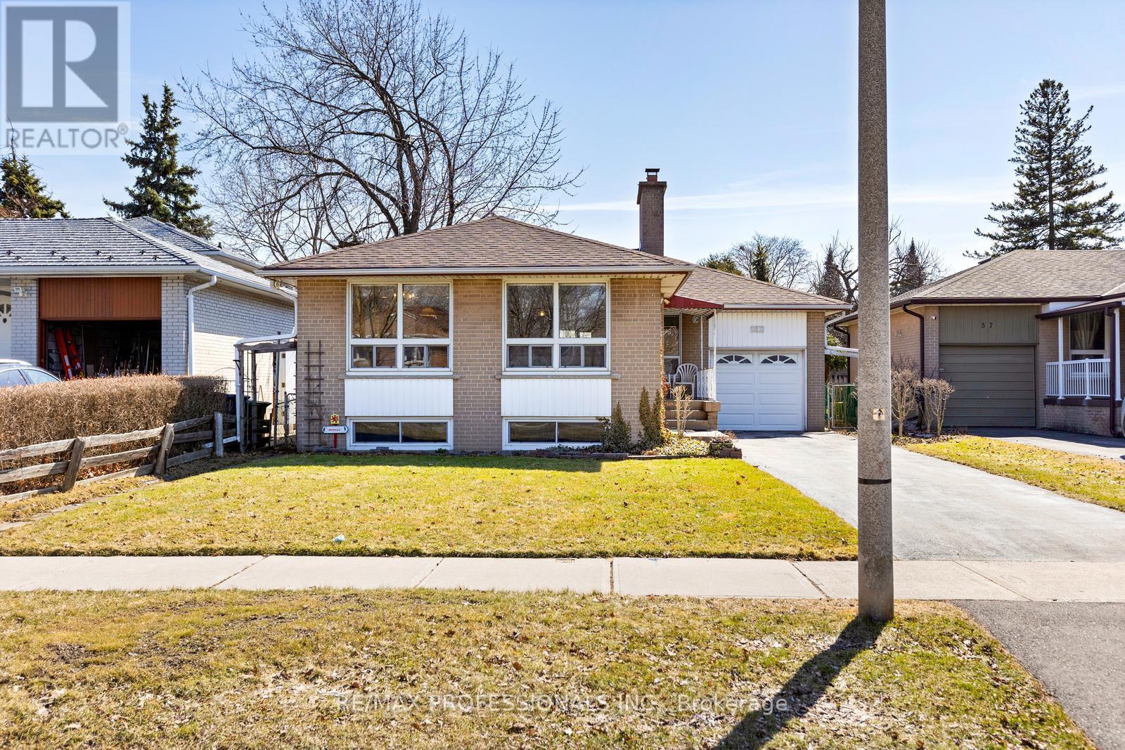 59 Wareside Road, Toronto (Etobicoke West Mall), Ontario  M9C 3B5 - Photo 2 - W12166842