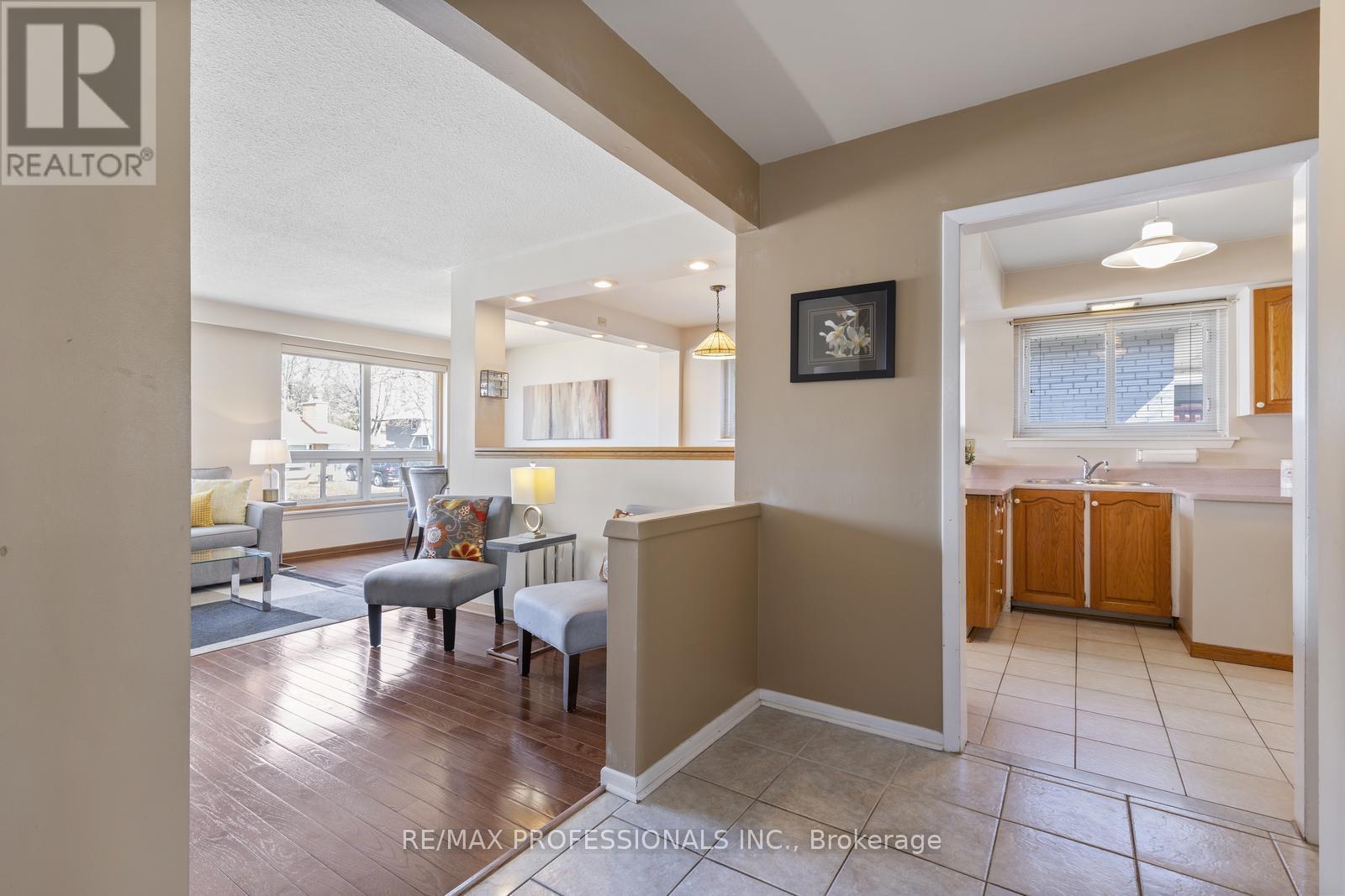 59 Wareside Road, Toronto (Etobicoke West Mall), Ontario  M9C 3B5 - Photo 3 - W12166842