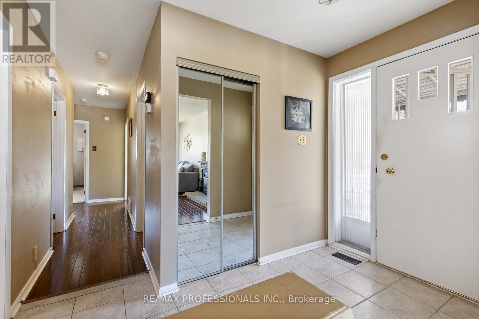 59 Wareside Road, Toronto (Etobicoke West Mall), Ontario  M9C 3B5 - Photo 4 - W12166842