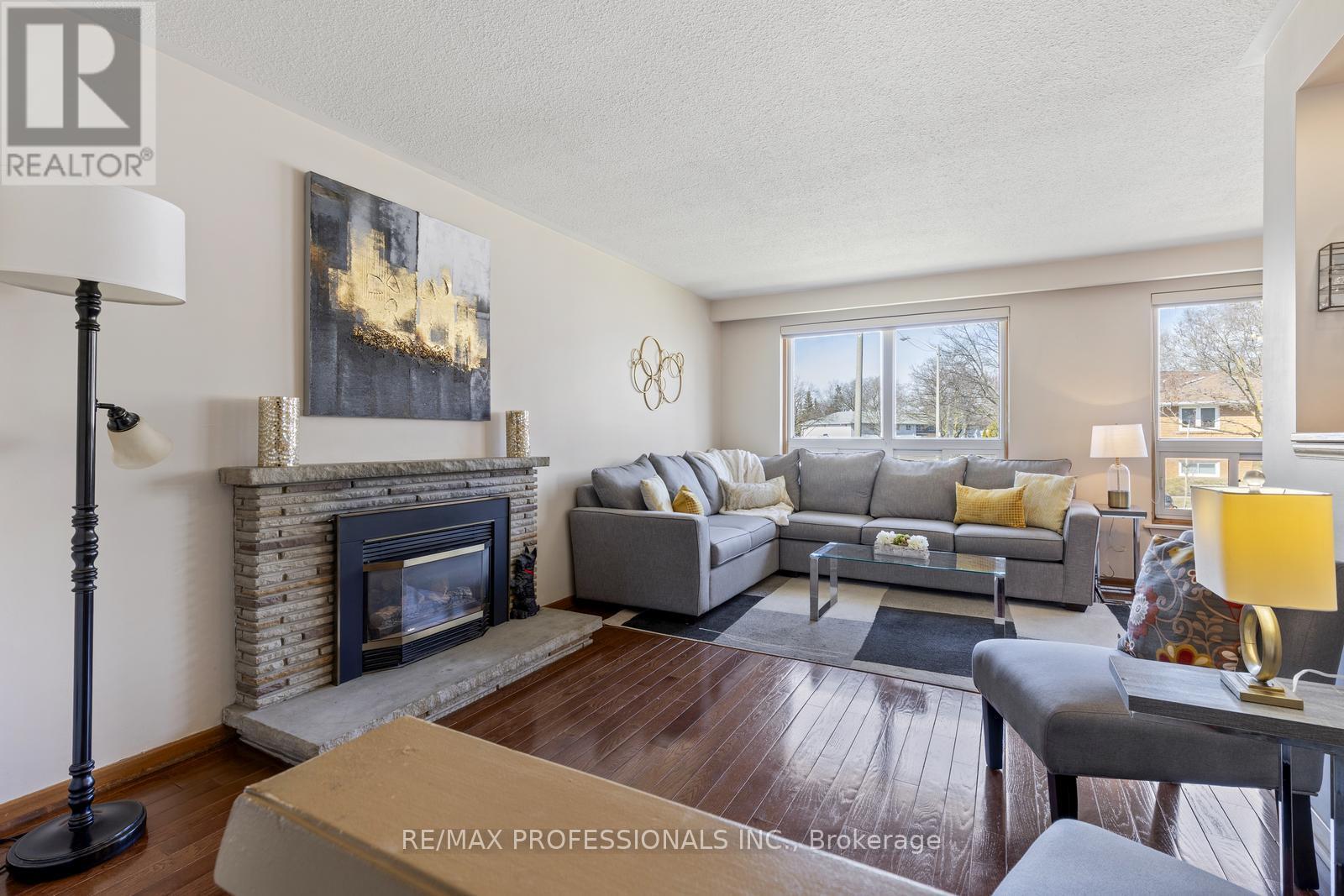 59 Wareside Road, Toronto (Etobicoke West Mall), Ontario  M9C 3B5 - Photo 7 - W12166842