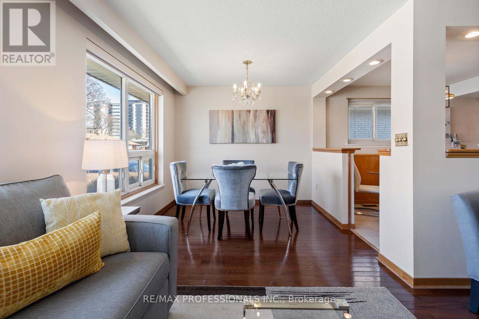59 Wareside Road, Toronto (Etobicoke West Mall), Ontario  M9C 3B5 - Photo 8 - W12166842