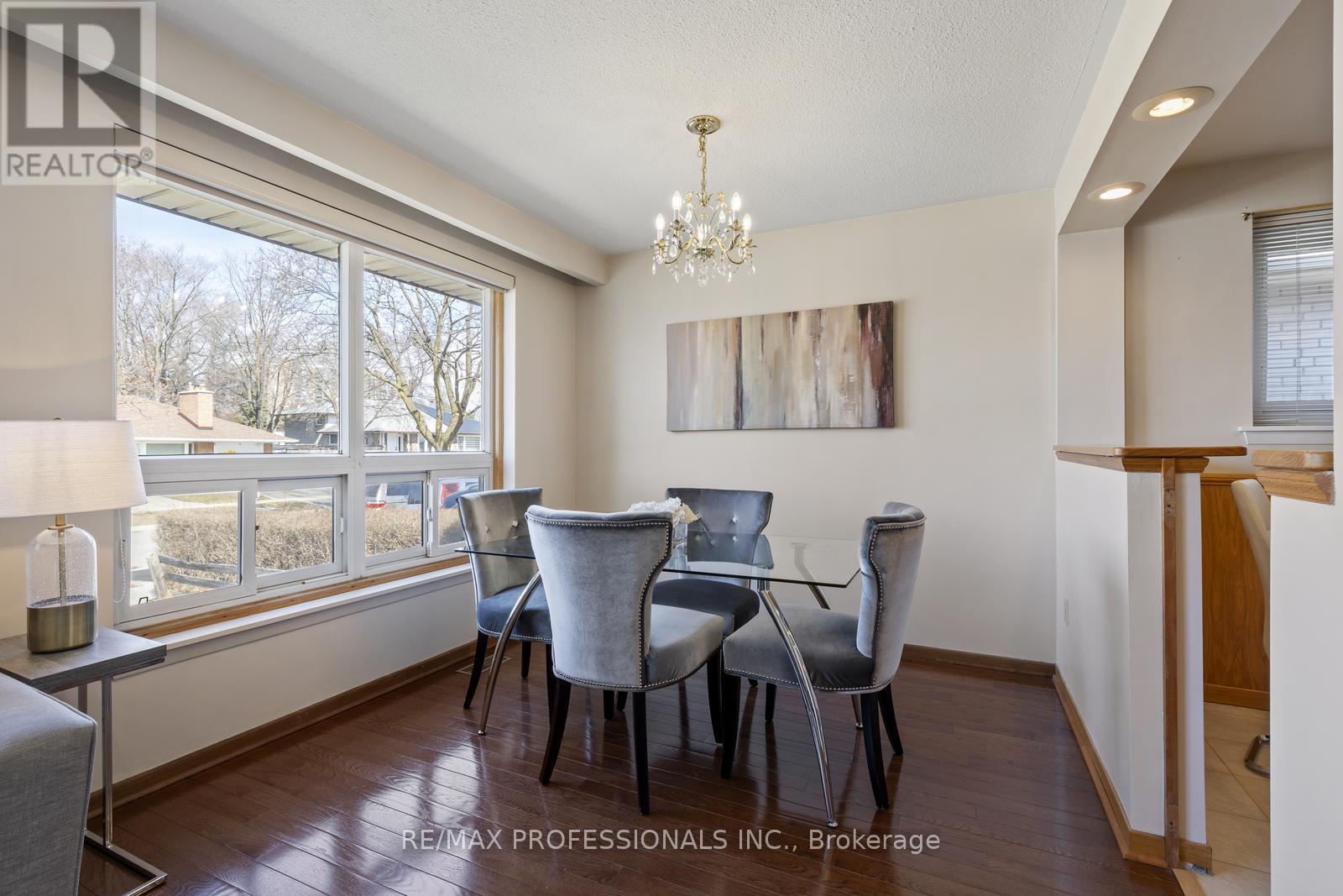 59 Wareside Road, Toronto (Etobicoke West Mall), Ontario  M9C 3B5 - Photo 9 - W12166842