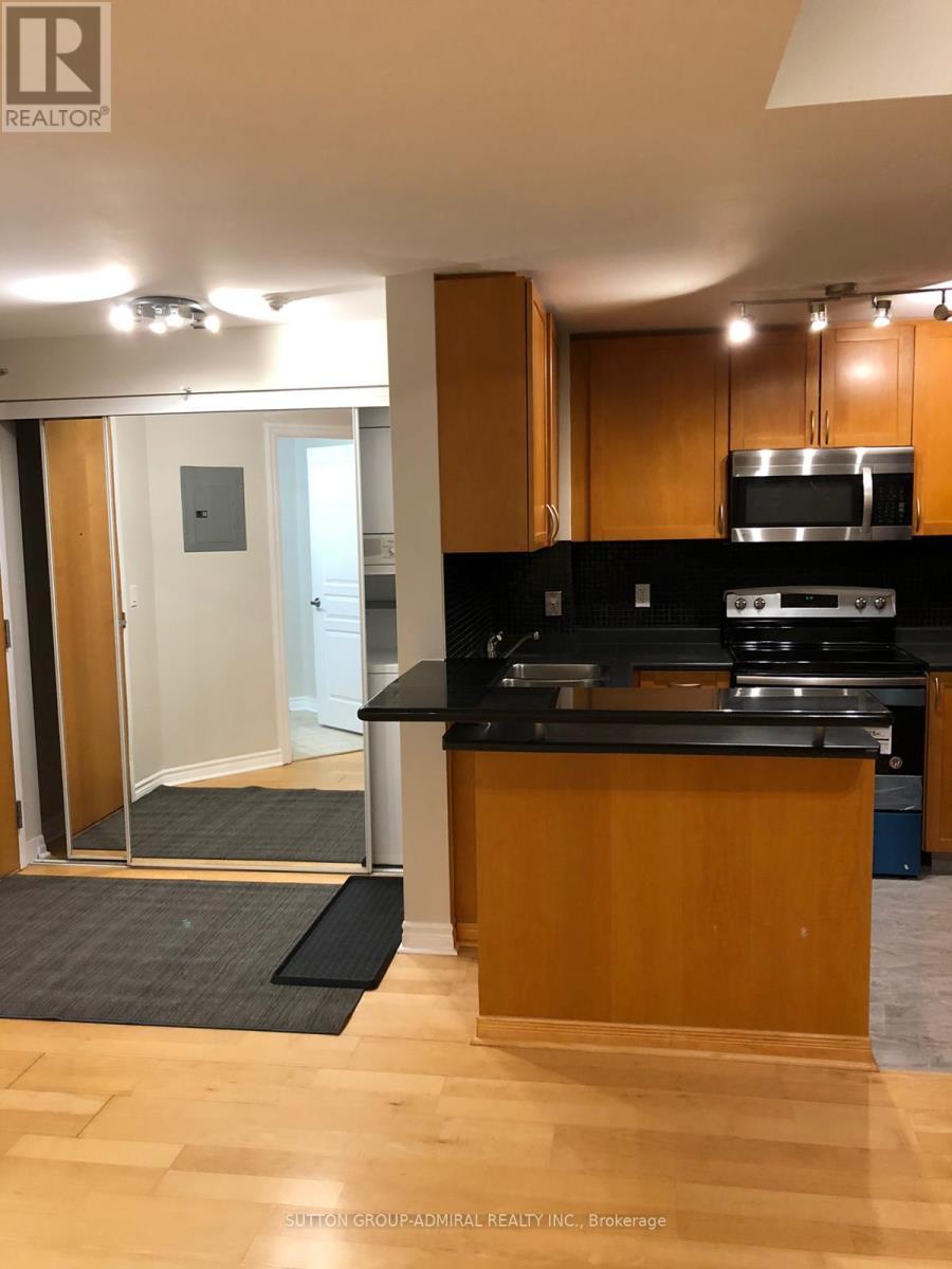 1002 - 3939 Duke Of York Boulevard, Mississauga, Ontario  L5B 4N2 - Photo 4 - W12166907