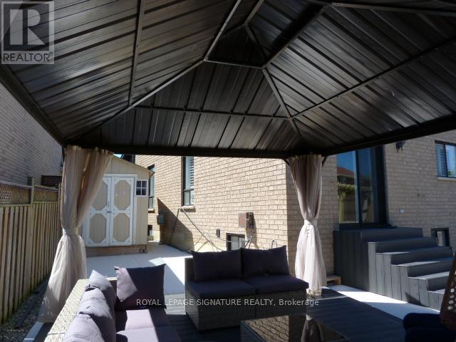 11 Allangrove Drive, Brampton, Ontario  L7A 2M4 - Photo 37 - W12166915