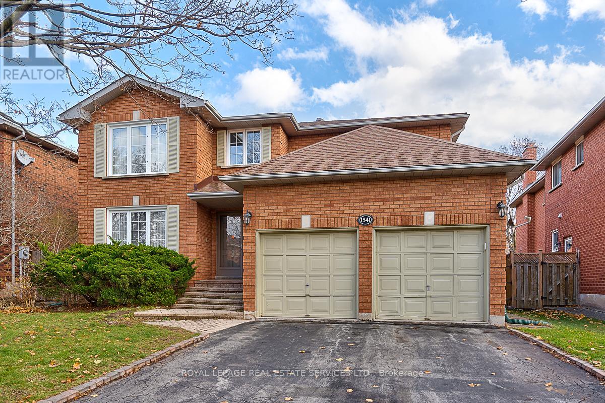 1541 Stationmaster Lane, Oakville, Ontario  L6M 3A9 - Photo 2 - W12166918